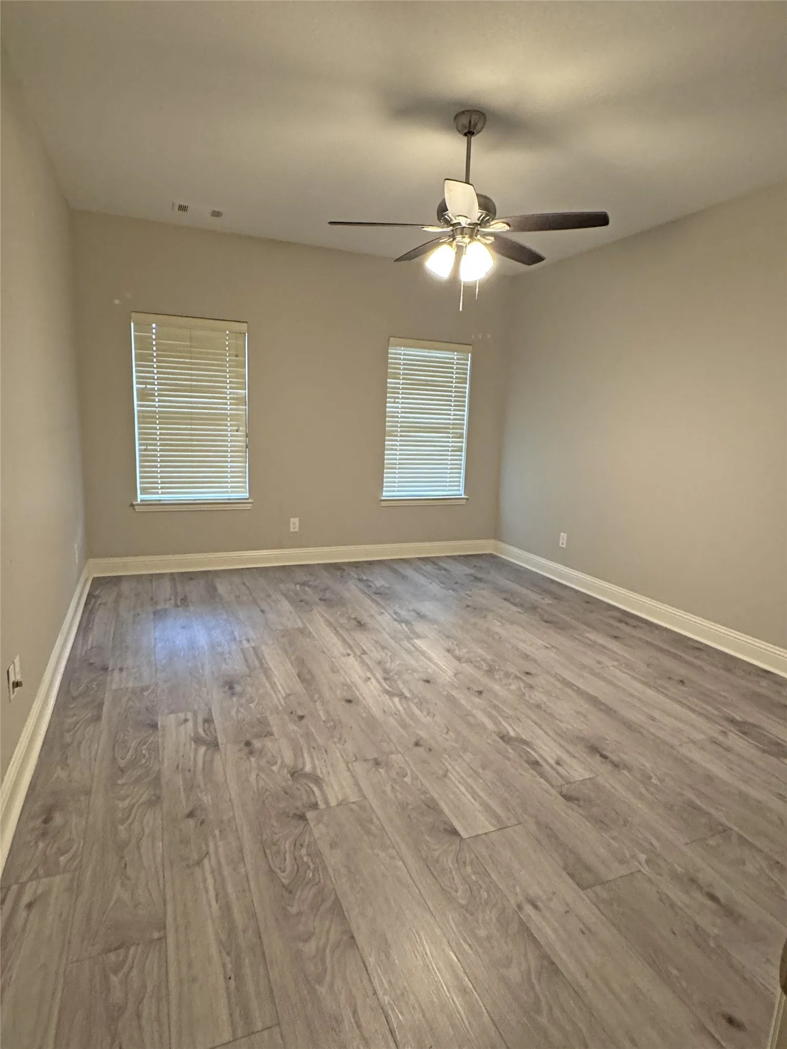 Single Family Residence For Sale in Ellis County , 421 Sunnyside Lane, Red Oak, Texas 75154, 4 Bedroom, 3 Bathroom, 2 Garage spaces, 2,485 Sqft, built in 2014, mls#21289115, Real Estate Agent in Red Oak, Homes For Sale in Ellis county, Homes For Sale in Red Oak, Realtor in Red Oak Texas, Real Estate Brokerage Independent Realty Texas, Luminita Cordes Realtor