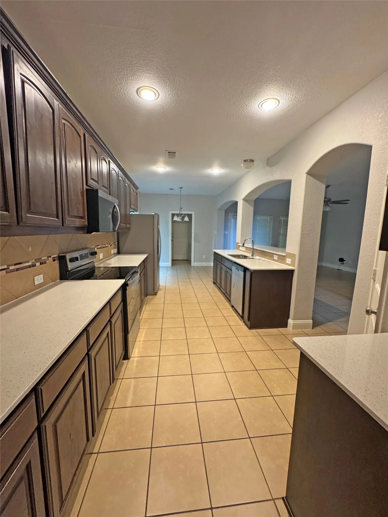 Single Family Residence For Sale in Ellis County , 421 Sunnyside Lane, Red Oak, Texas 75154, 4 Bedroom, 3 Bathroom, 2 Garage spaces, 2,485 Sqft, built in 2014, mls#21289115, Real Estate Agent in Red Oak, Homes For Sale in Ellis county, Homes For Sale in Red Oak, Realtor in Red Oak Texas, Real Estate Brokerage Independent Realty Texas, Luminita Cordes Realtor