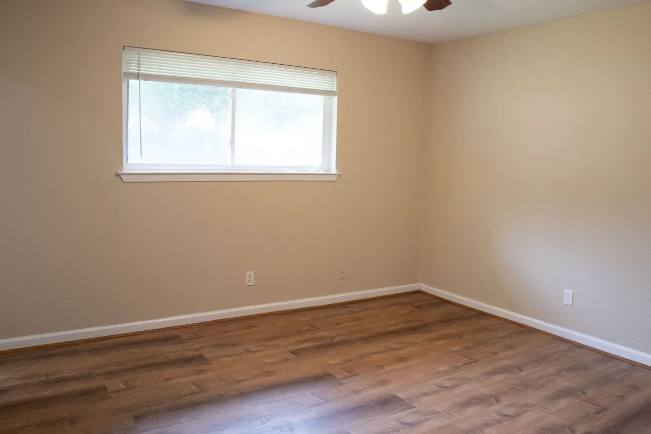 Primary bedroom, window view of back yard
