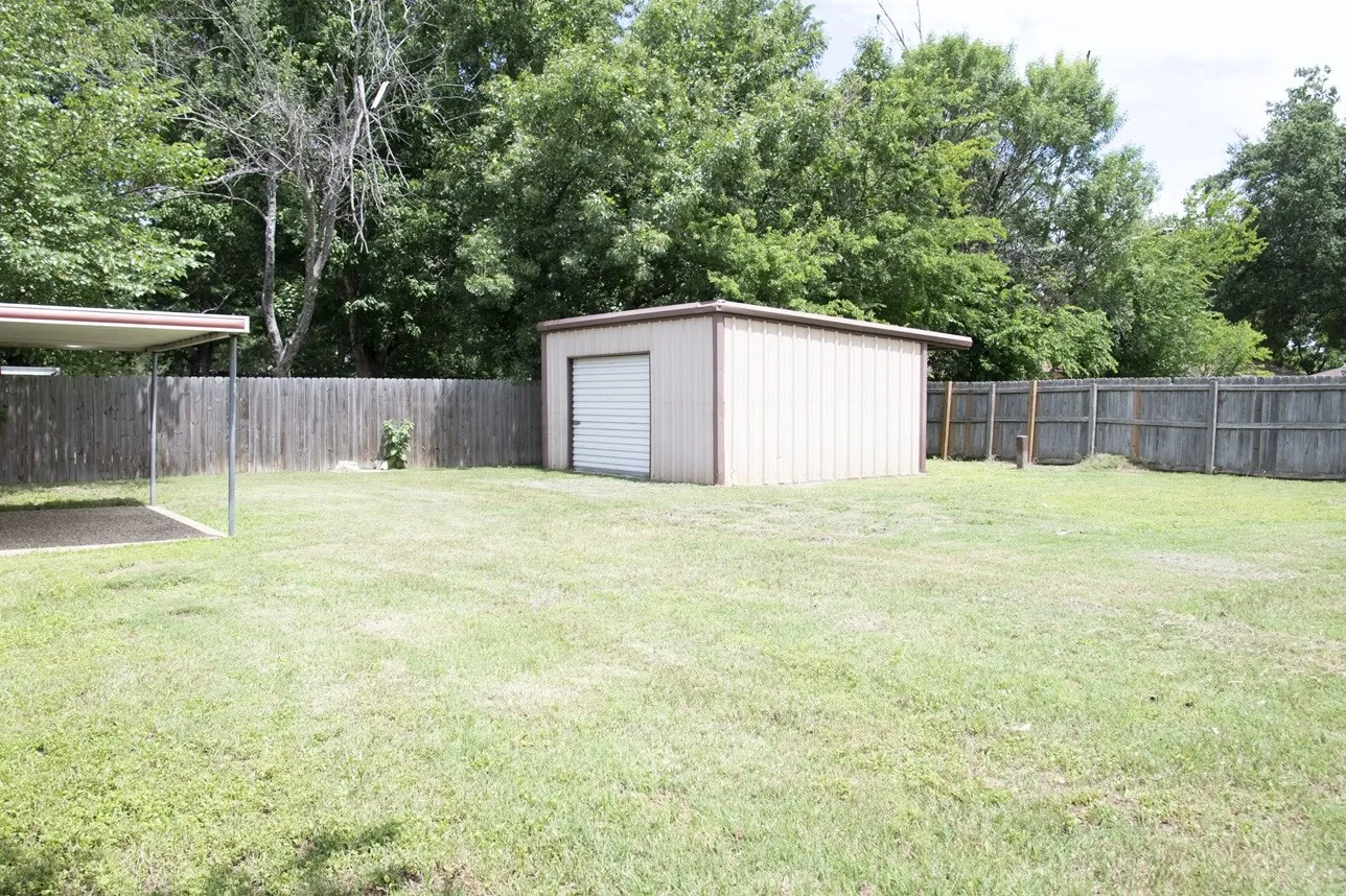 Single Family Residence For Sale in Limestone County , 1008 Fairway Lane, Mexia, Texas 76667, 3 Bedroom, 2 Bathroom, 2 Garage spaces, 1,502 Sqft, built in 1980, mls#21286040, Real Estate Agent in Mexia, Homes For Sale in Limestone county, Homes For Sale in Mexia, Realtor in Mexia Texas, Real Estate Brokerage Independent Realty Texas, Luminita Cordes Realtor
