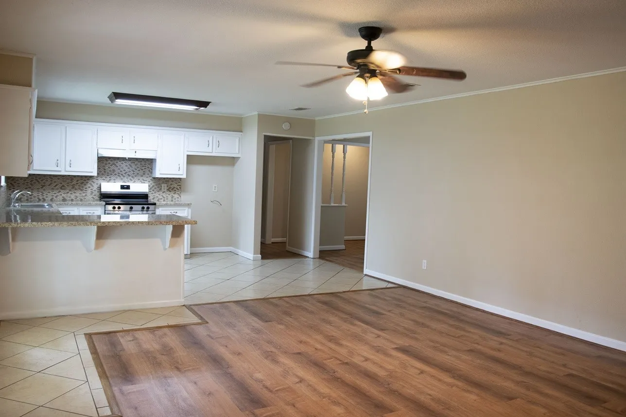 Single Family Residence For Sale in Limestone County , 1008 Fairway Lane, Mexia, Texas 76667, 3 Bedroom, 2 Bathroom, 2 Garage spaces, 1,502 Sqft, built in 1980, mls#21286040, Real Estate Agent in Mexia, Homes For Sale in Limestone county, Homes For Sale in Mexia, Realtor in Mexia Texas, Real Estate Brokerage Independent Realty Texas, Luminita Cordes Realtor