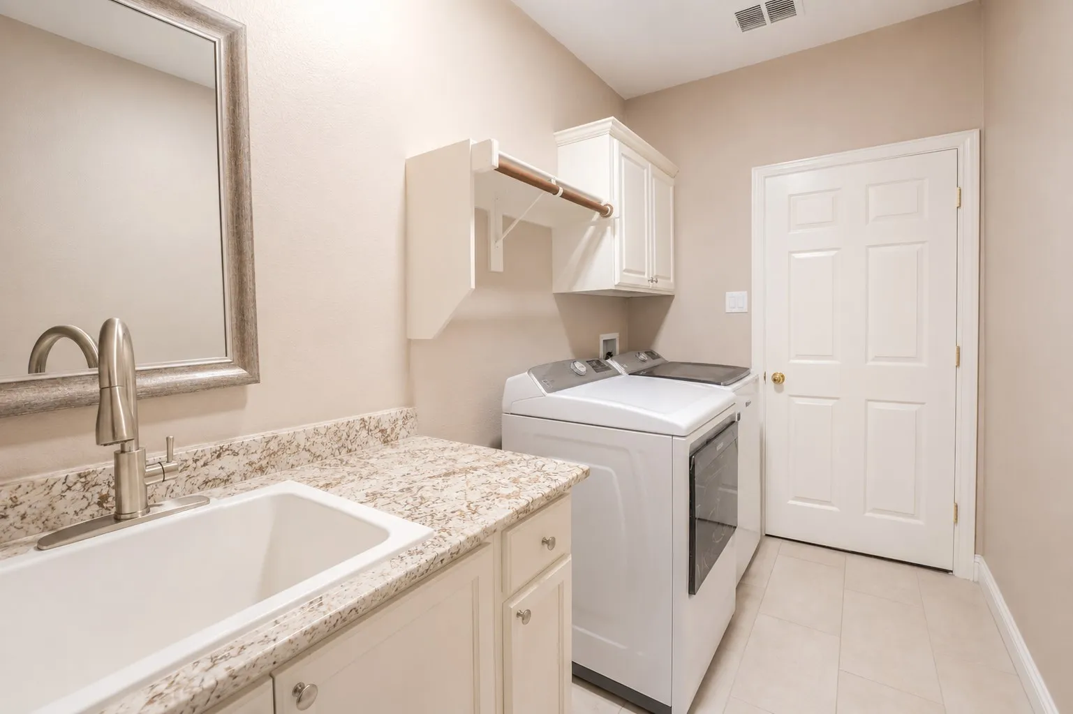 Single Family Residence For Rent in Collin County , 4453 Red Barn Drive, Richardson, Texas 75082, 5 Bedroom, 4 Bathroom, 3 Garage spaces, 4,289 Sqft, built in 2001, mls#21287875, Real Estate Agent in Richardson, Homes For Rent in Collin county, Homes For Rent in Richardson, Realtor in Richardson Texas, Real Estate Brokerage Independent Realty Texas, Luminita Cordes Realtor