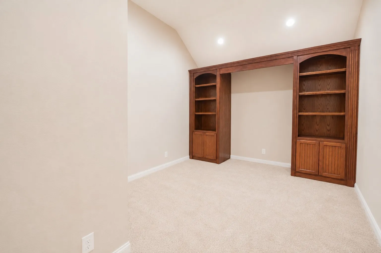 Single Family Residence For Rent in Collin County , 4453 Red Barn Drive, Richardson, Texas 75082, 5 Bedroom, 4 Bathroom, 3 Garage spaces, 4,289 Sqft, built in 2001, mls#21287875, Real Estate Agent in Richardson, Homes For Rent in Collin county, Homes For Rent in Richardson, Realtor in Richardson Texas, Real Estate Brokerage Independent Realty Texas, Luminita Cordes Realtor