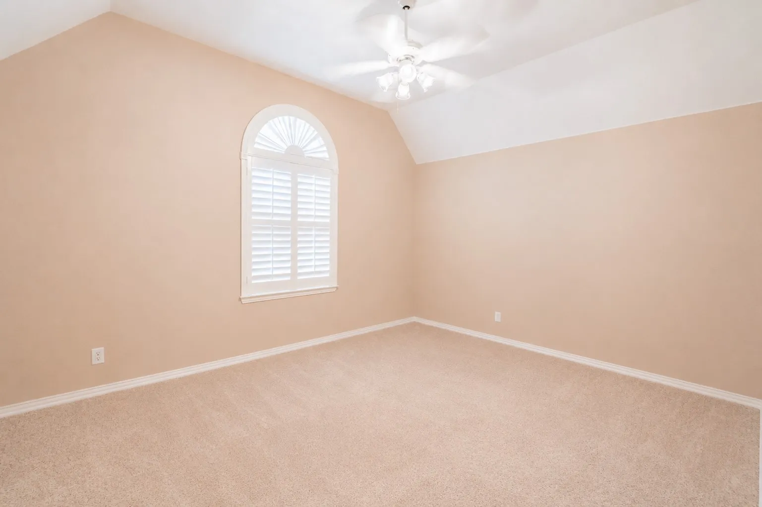 Single Family Residence For Rent in Collin County , 4453 Red Barn Drive, Richardson, Texas 75082, 5 Bedroom, 4 Bathroom, 3 Garage spaces, 4,289 Sqft, built in 2001, mls#21287875, Real Estate Agent in Richardson, Homes For Rent in Collin county, Homes For Rent in Richardson, Realtor in Richardson Texas, Real Estate Brokerage Independent Realty Texas, Luminita Cordes Realtor