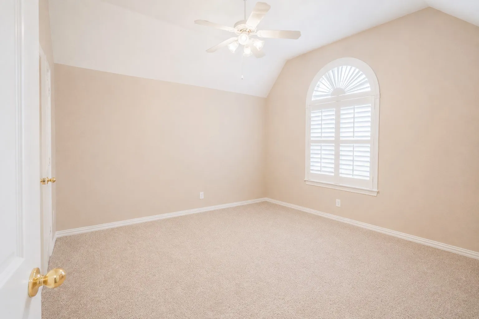 Single Family Residence For Rent in Collin County , 4453 Red Barn Drive, Richardson, Texas 75082, 5 Bedroom, 4 Bathroom, 3 Garage spaces, 4,289 Sqft, built in 2001, mls#21287875, Real Estate Agent in Richardson, Homes For Rent in Collin county, Homes For Rent in Richardson, Realtor in Richardson Texas, Real Estate Brokerage Independent Realty Texas, Luminita Cordes Realtor