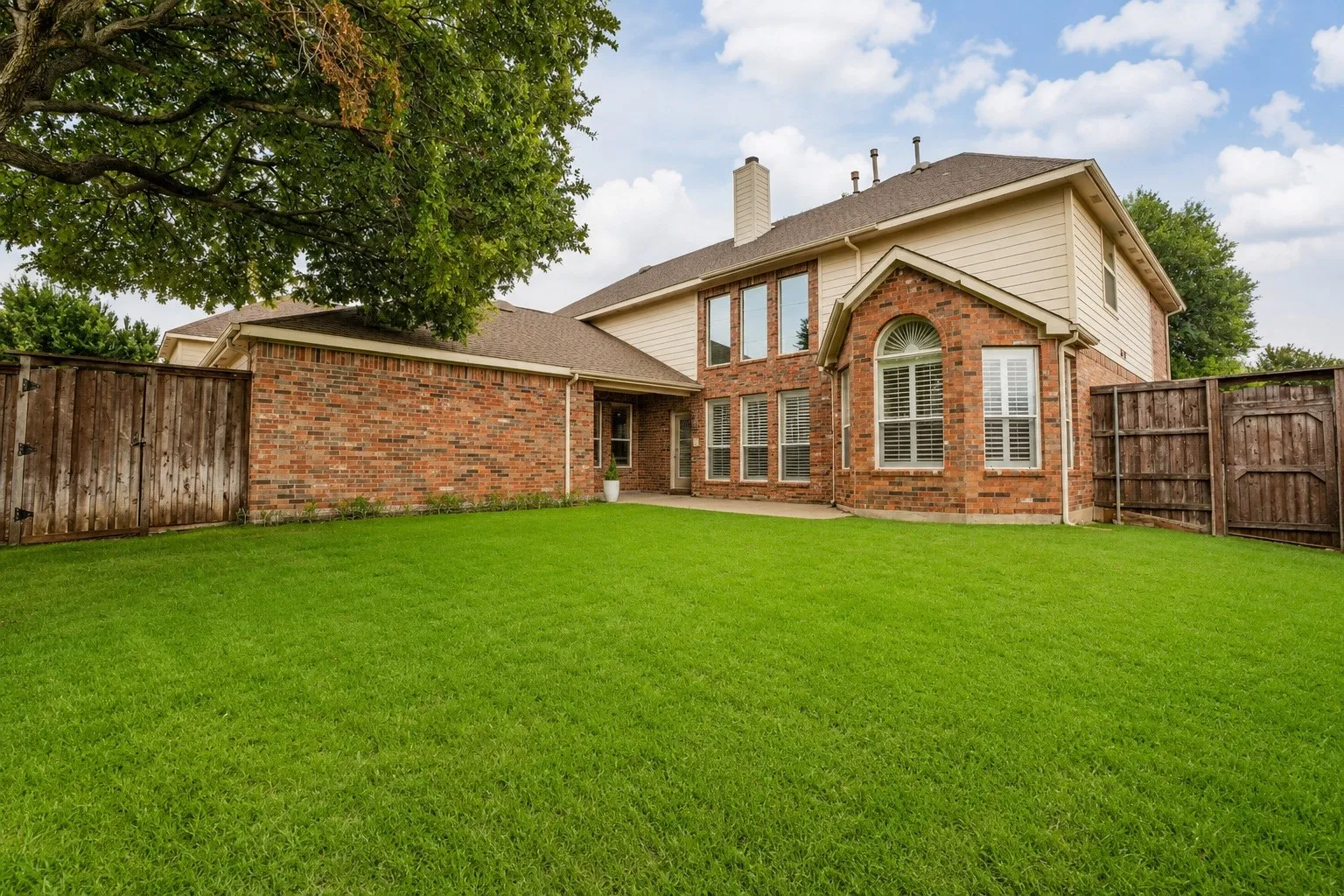 Single Family Residence For Rent in Collin County , 4453 Red Barn Drive, Richardson, Texas 75082, 5 Bedroom, 4 Bathroom, 3 Garage spaces, 4,289 Sqft, built in 2001, mls#21287875, Real Estate Agent in Richardson, Homes For Rent in Collin county, Homes For Rent in Richardson, Realtor in Richardson Texas, Real Estate Brokerage Independent Realty Texas, Luminita Cordes Realtor