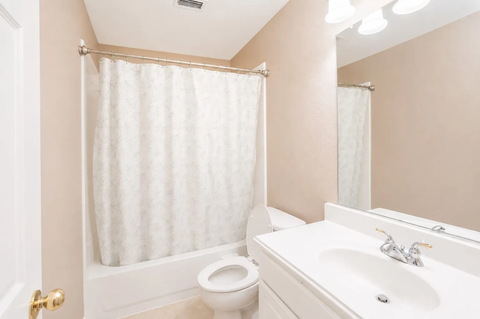 Single Family Residence For Rent in Collin County , 4453 Red Barn Drive, Richardson, Texas 75082, 5 Bedroom, 4 Bathroom, 3 Garage spaces, 4,289 Sqft, built in 2001, mls#21287875, Real Estate Agent in Richardson, Homes For Rent in Collin county, Homes For Rent in Richardson, Realtor in Richardson Texas, Real Estate Brokerage Independent Realty Texas, Luminita Cordes Realtor