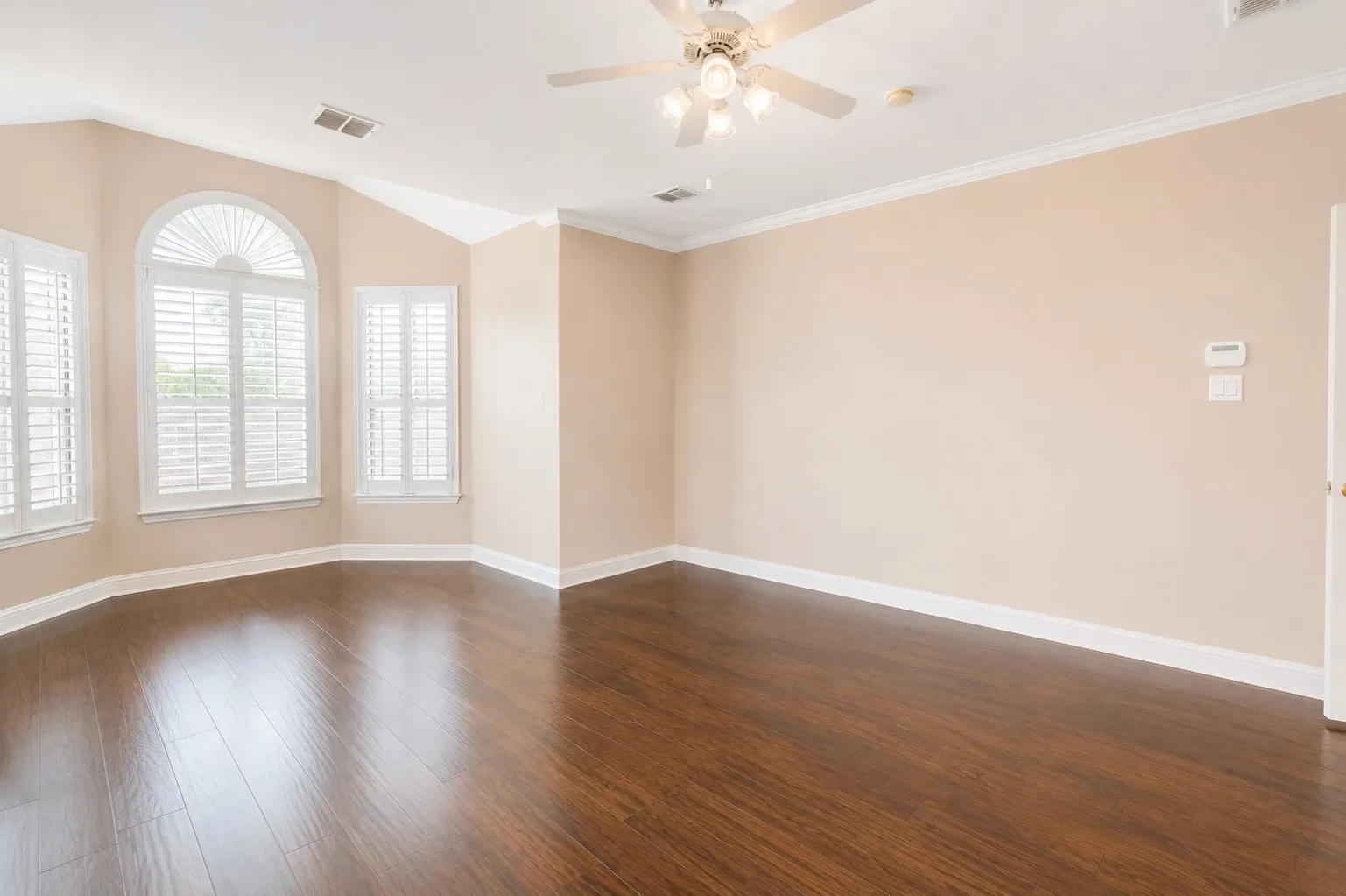 Single Family Residence For Rent in Collin County , 4453 Red Barn Drive, Richardson, Texas 75082, 5 Bedroom, 4 Bathroom, 3 Garage spaces, 4,289 Sqft, built in 2001, mls#21287875, Real Estate Agent in Richardson, Homes For Rent in Collin county, Homes For Rent in Richardson, Realtor in Richardson Texas, Real Estate Brokerage Independent Realty Texas, Luminita Cordes Realtor