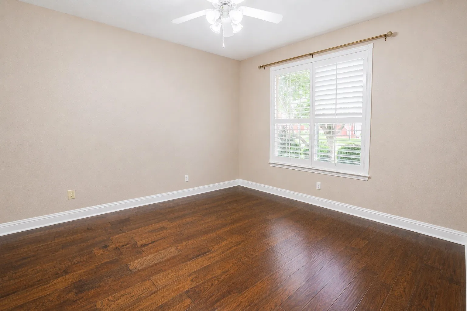 Single Family Residence For Rent in Collin County , 4453 Red Barn Drive, Richardson, Texas 75082, 5 Bedroom, 4 Bathroom, 3 Garage spaces, 4,289 Sqft, built in 2001, mls#21287875, Real Estate Agent in Richardson, Homes For Rent in Collin county, Homes For Rent in Richardson, Realtor in Richardson Texas, Real Estate Brokerage Independent Realty Texas, Luminita Cordes Realtor