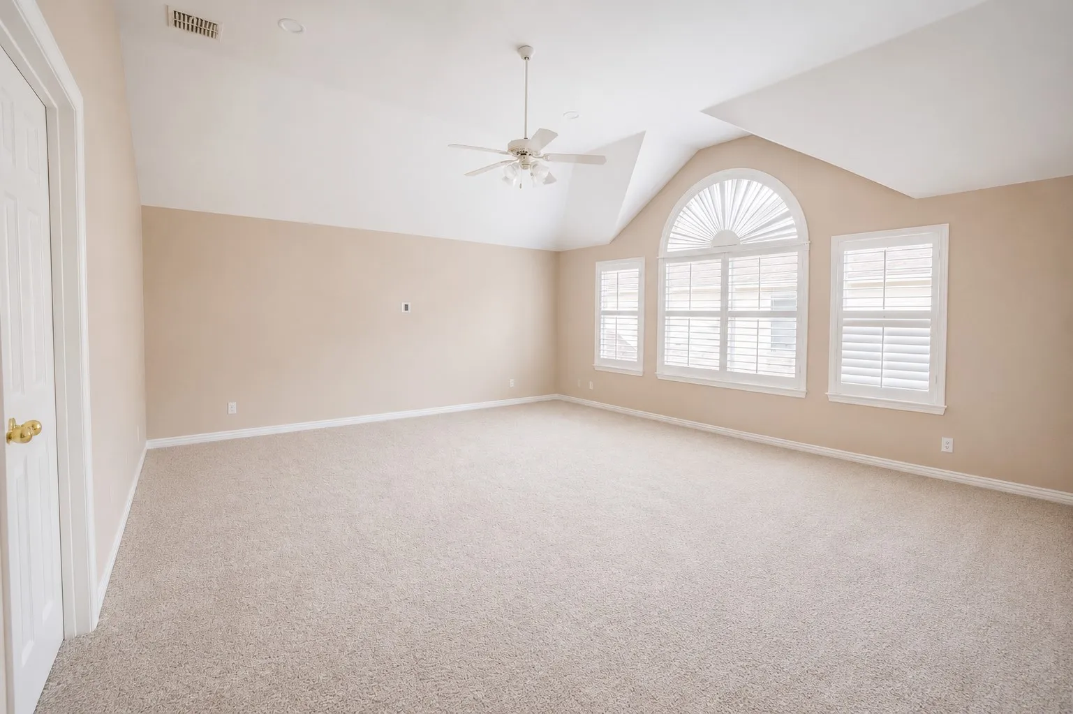 Single Family Residence For Rent in Collin County , 4453 Red Barn Drive, Richardson, Texas 75082, 5 Bedroom, 4 Bathroom, 3 Garage spaces, 4,289 Sqft, built in 2001, mls#21287875, Real Estate Agent in Richardson, Homes For Rent in Collin county, Homes For Rent in Richardson, Realtor in Richardson Texas, Real Estate Brokerage Independent Realty Texas, Luminita Cordes Realtor