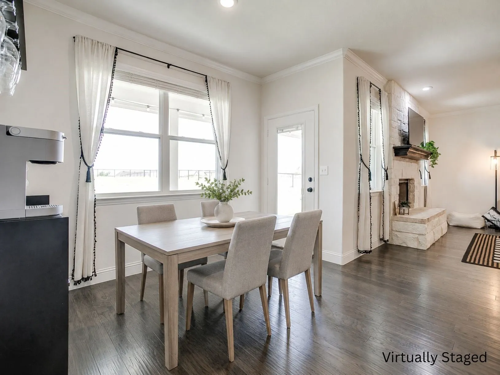 Single Family Residence For Sale in Parker County , 340 Sanger Drive, Springtown, Texas 76082, 4 Bedroom, 3 Bathroom, 3 Garage spaces, 2,628 Sqft, built in 2022, mls#21286253, Real Estate Agent in Springtown, Homes For Sale in Parker county, Homes For Sale in Springtown, Realtor in Springtown Texas, Real Estate Brokerage Independent Realty Texas, Luminita Cordes Realtor