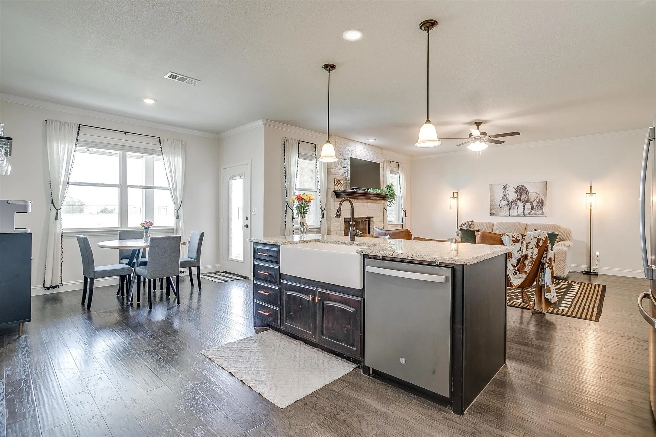 Single Family Residence For Sale in Parker County , 340 Sanger Drive, Springtown, Texas 76082, 4 Bedroom, 3 Bathroom, 3 Garage spaces, 2,628 Sqft, built in 2022, mls#21286253, Real Estate Agent in Springtown, Homes For Sale in Parker county, Homes For Sale in Springtown, Realtor in Springtown Texas, Real Estate Brokerage Independent Realty Texas, Luminita Cordes Realtor