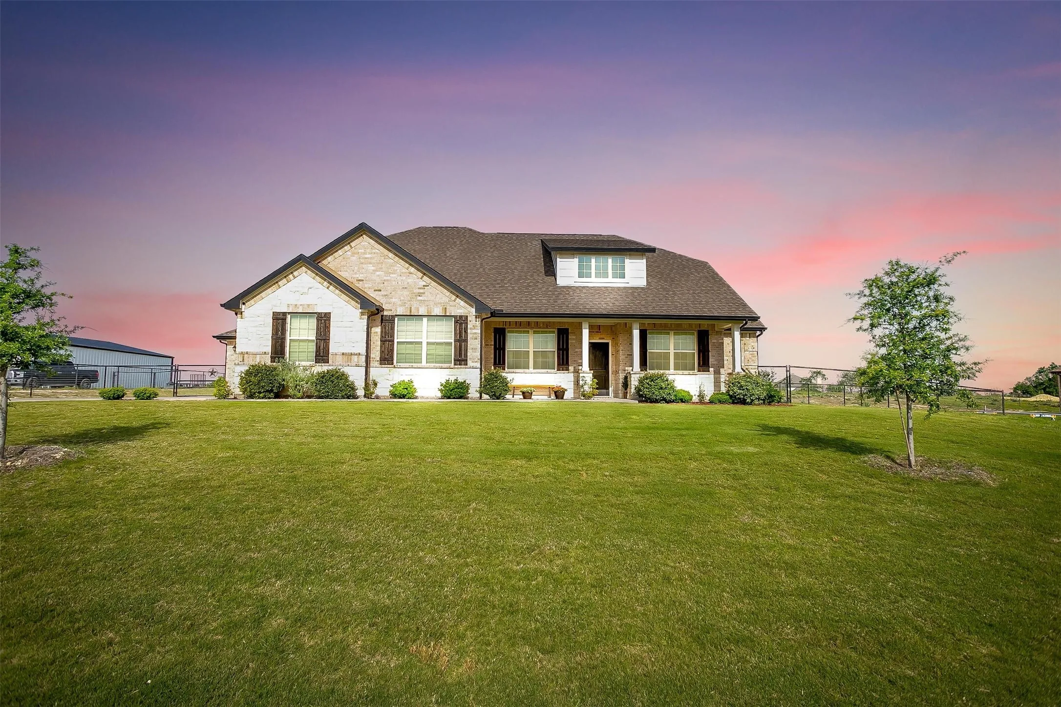 Single Family Residence For Sale in Parker County , 340 Sanger Drive, Springtown, Texas 76082, 4 Bedroom, 3 Bathroom, 3 Garage spaces, 2,628 Sqft, built in 2022, mls#21286253, Real Estate Agent in Springtown, Homes For Sale in Parker county, Homes For Sale in Springtown, Realtor in Springtown Texas, Real Estate Brokerage Independent Realty Texas, Luminita Cordes Realtor