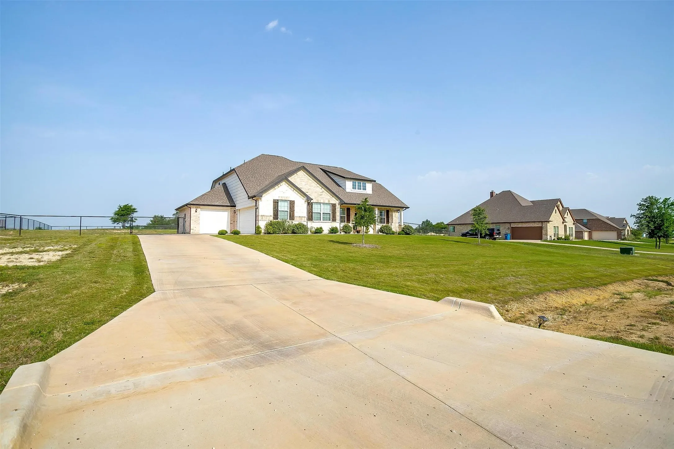 Single Family Residence For Sale in Parker County , 340 Sanger Drive, Springtown, Texas 76082, 4 Bedroom, 3 Bathroom, 3 Garage spaces, 2,628 Sqft, built in 2022, mls#21286253, Real Estate Agent in Springtown, Homes For Sale in Parker county, Homes For Sale in Springtown, Realtor in Springtown Texas, Real Estate Brokerage Independent Realty Texas, Luminita Cordes Realtor
