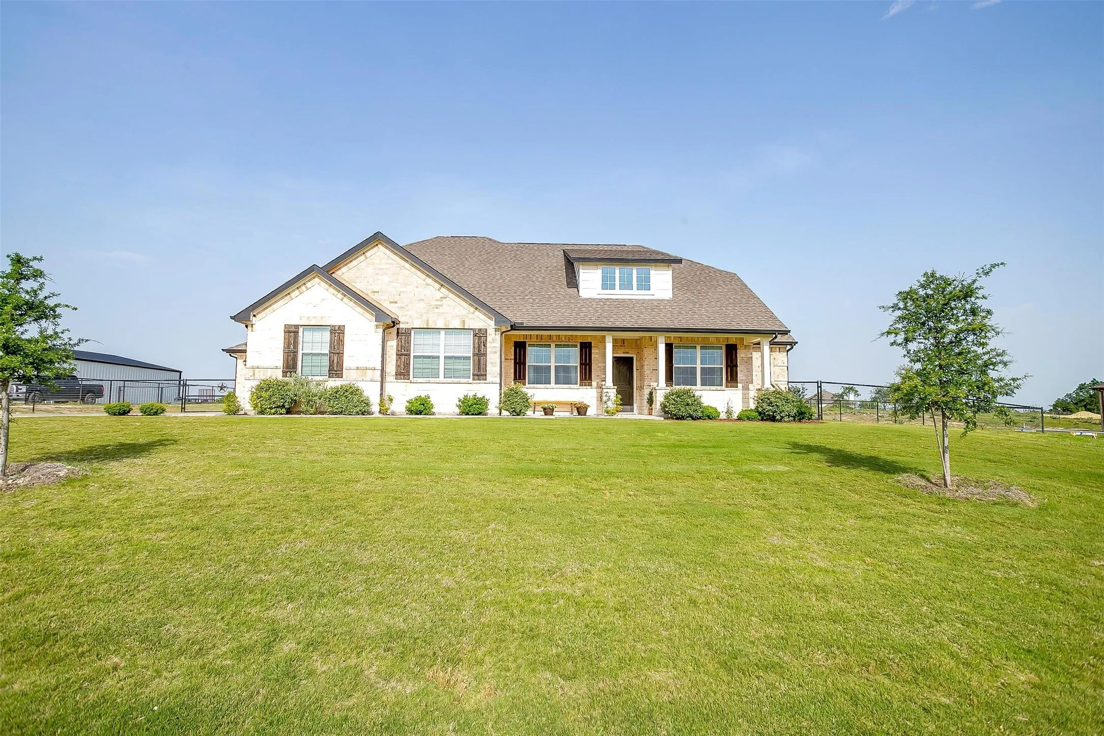 Single Family Residence For Sale in Parker County , 340 Sanger Drive, Springtown, Texas 76082, 4 Bedroom, 3 Bathroom, 3 Garage spaces, 2,628 Sqft, built in 2022, mls#21286253, Real Estate Agent in Springtown, Homes For Sale in Parker county, Homes For Sale in Springtown, Realtor in Springtown Texas, Real Estate Brokerage Independent Realty Texas, Luminita Cordes Realtor