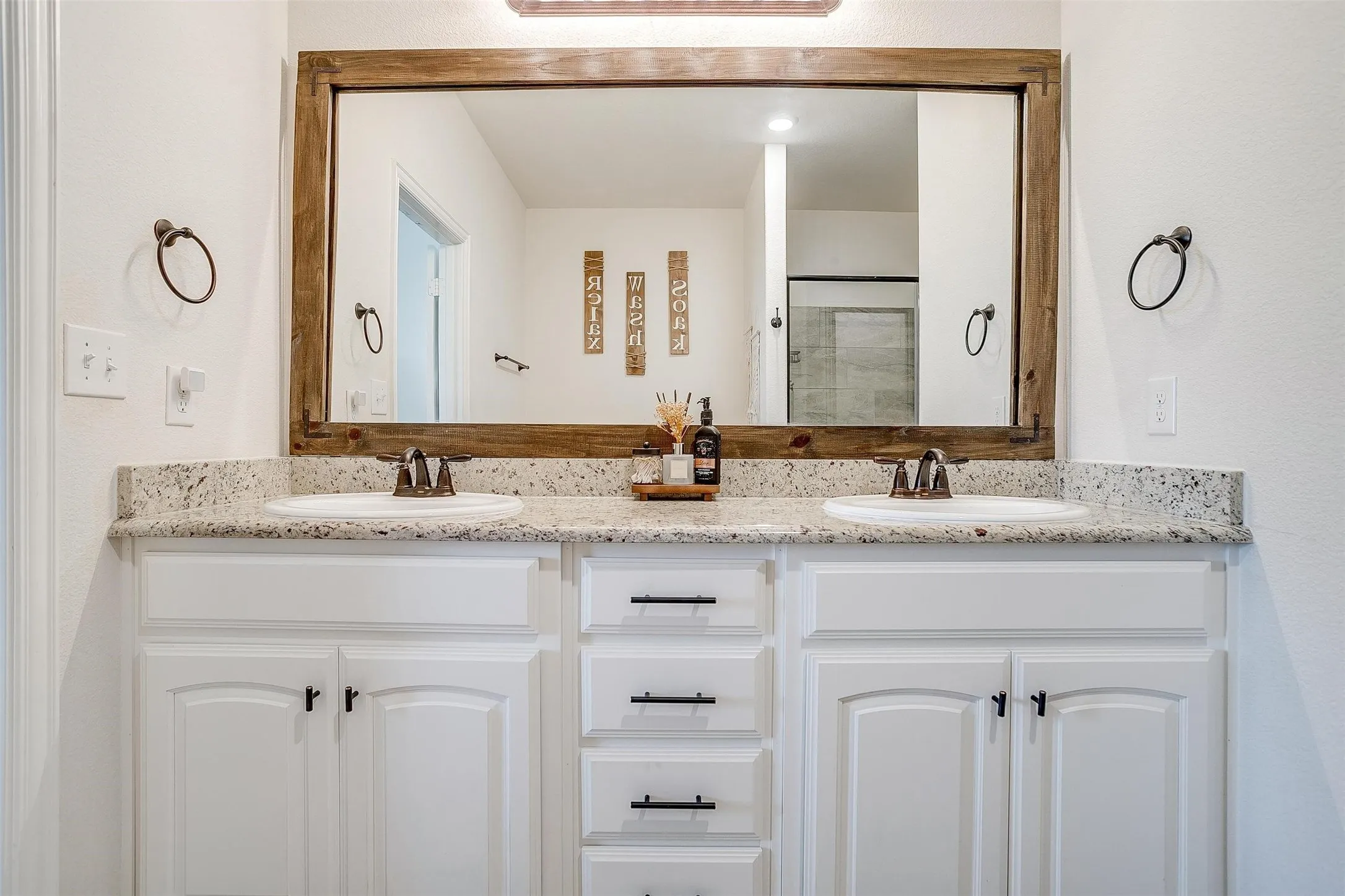 Single Family Residence For Sale in Parker County , 340 Sanger Drive, Springtown, Texas 76082, 4 Bedroom, 3 Bathroom, 3 Garage spaces, 2,628 Sqft, built in 2022, mls#21286253, Real Estate Agent in Springtown, Homes For Sale in Parker county, Homes For Sale in Springtown, Realtor in Springtown Texas, Real Estate Brokerage Independent Realty Texas, Luminita Cordes Realtor
