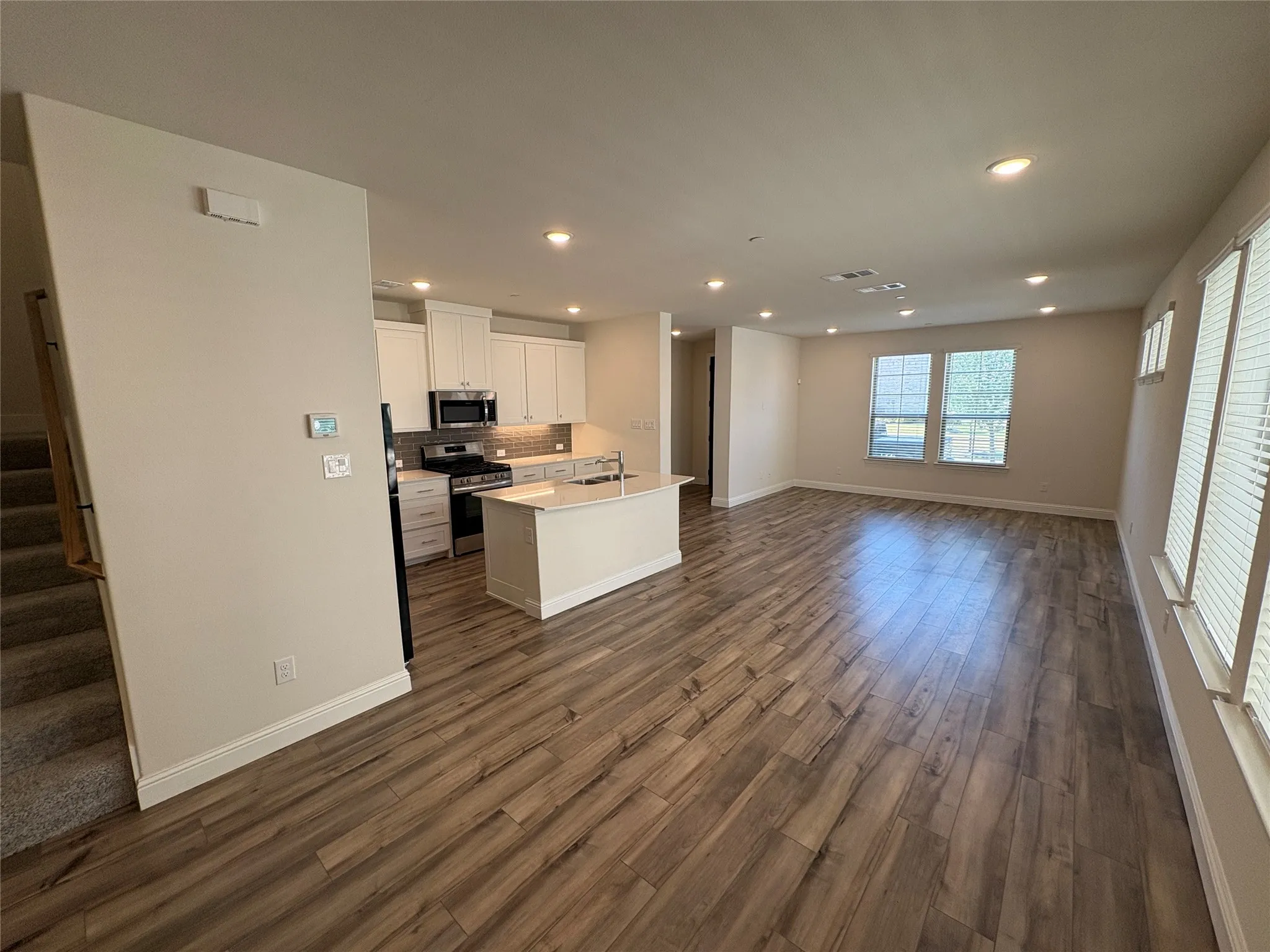 Townhouse For Rent in Denton County , 416 4th Street, Argyle, Texas 76226, 3 Bedroom, 3 Bathroom, 2 Garage spaces, 2,044 Sqft, built in 2023, mls#21289171, Real Estate Agent in Argyle, Homes For Rent in Denton county, Homes For Rent in Argyle, Realtor in Argyle Texas, Real Estate Brokerage Independent Realty Texas, Luminita Cordes Realtor