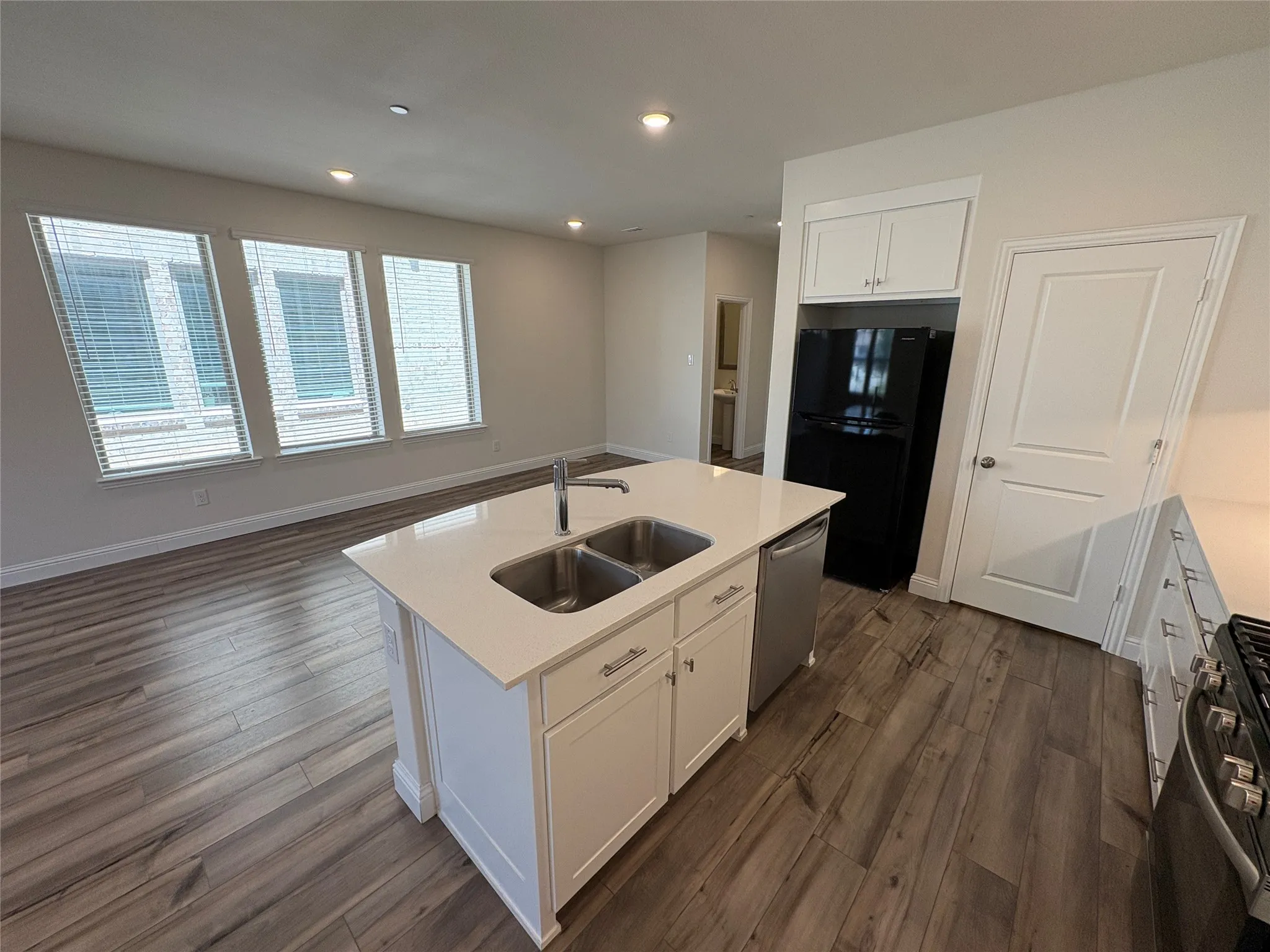 Townhouse For Rent in Denton County , 416 4th Street, Argyle, Texas 76226, 3 Bedroom, 3 Bathroom, 2 Garage spaces, 2,044 Sqft, built in 2023, mls#21289171, Real Estate Agent in Argyle, Homes For Rent in Denton county, Homes For Rent in Argyle, Realtor in Argyle Texas, Real Estate Brokerage Independent Realty Texas, Luminita Cordes Realtor