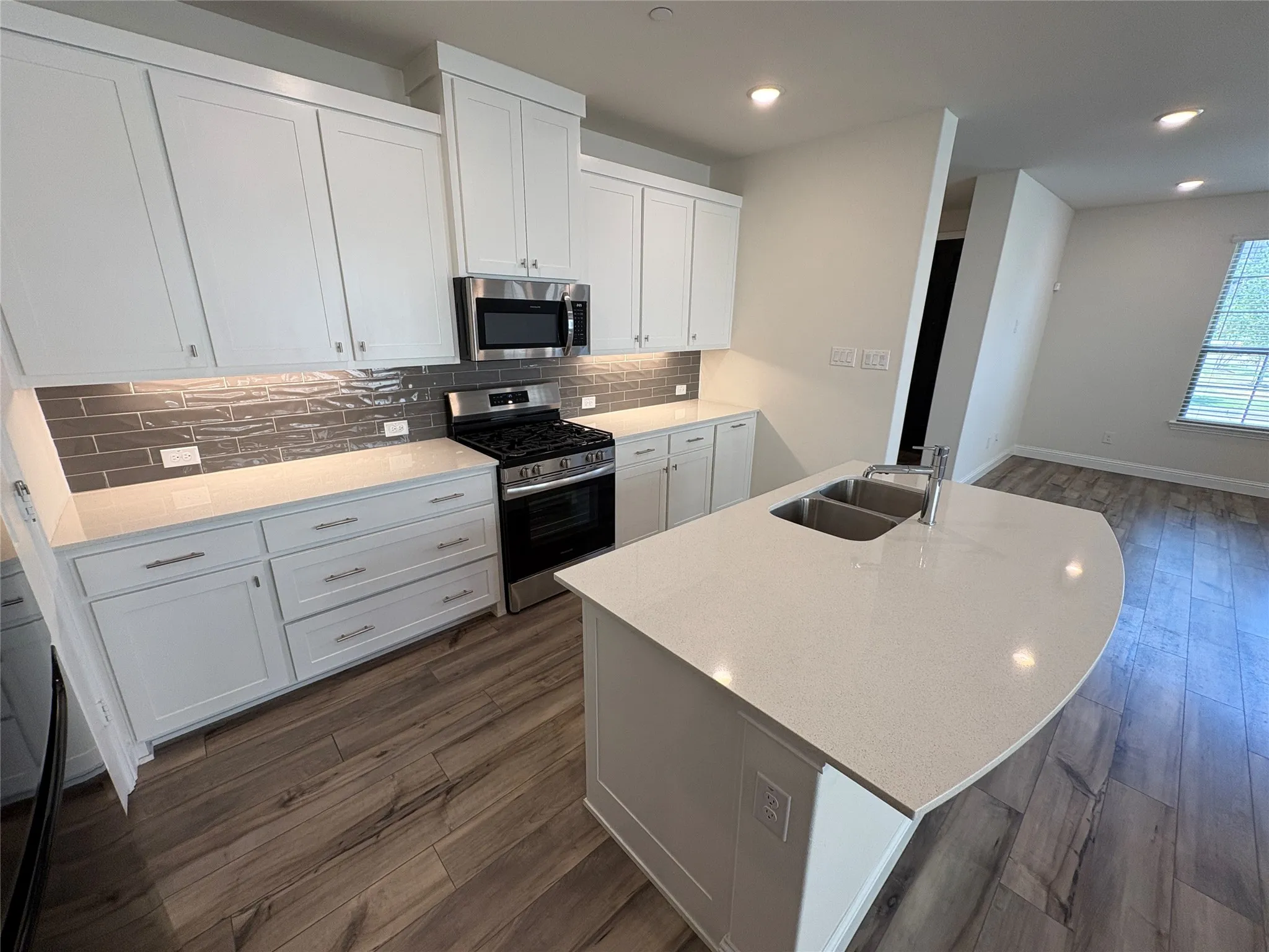 Townhouse For Rent in Denton County , 416 4th Street, Argyle, Texas 76226, 3 Bedroom, 3 Bathroom, 2 Garage spaces, 2,044 Sqft, built in 2023, mls#21289171, Real Estate Agent in Argyle, Homes For Rent in Denton county, Homes For Rent in Argyle, Realtor in Argyle Texas, Real Estate Brokerage Independent Realty Texas, Luminita Cordes Realtor