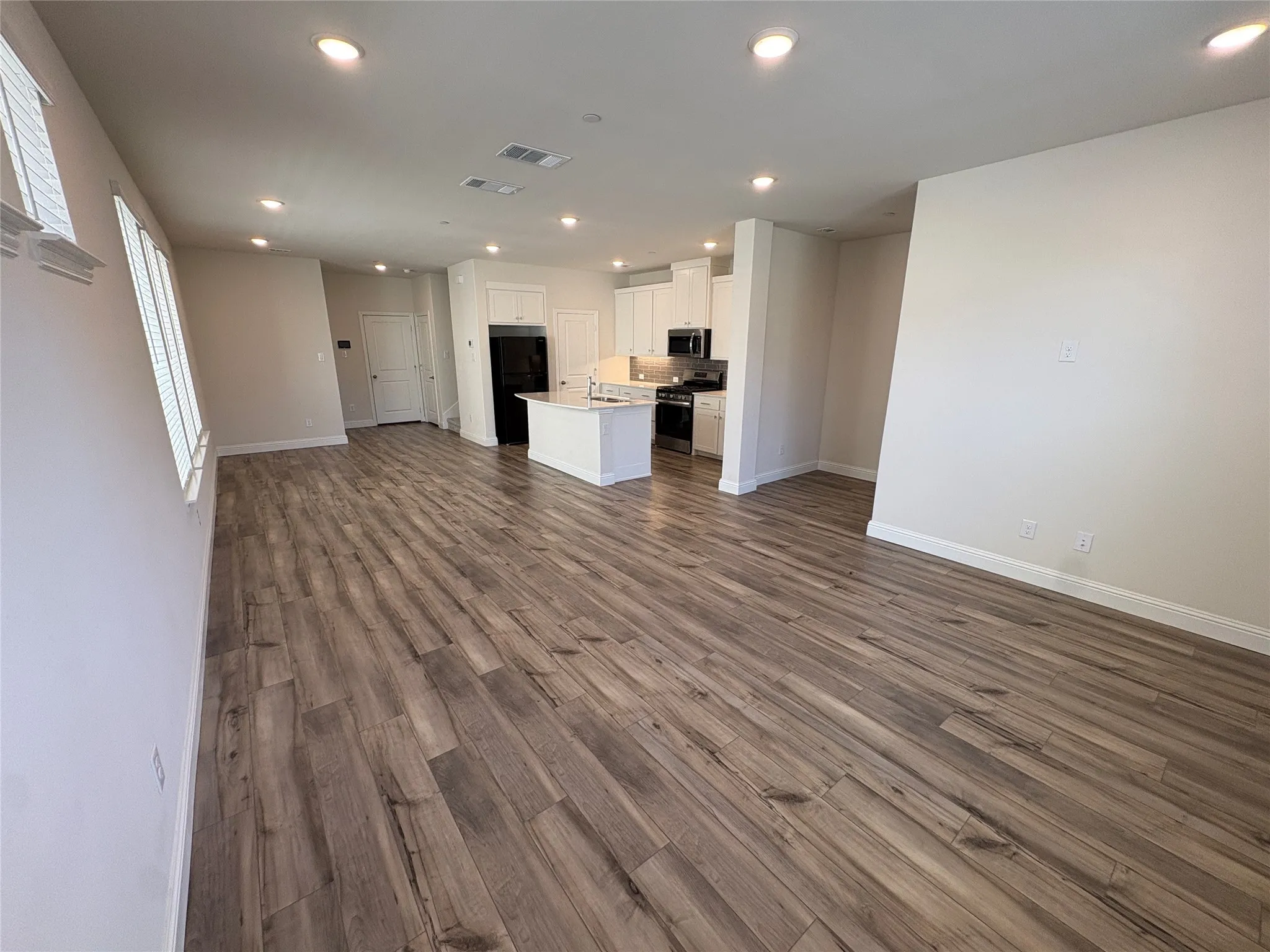 Townhouse For Rent in Denton County , 416 4th Street, Argyle, Texas 76226, 3 Bedroom, 3 Bathroom, 2 Garage spaces, 2,044 Sqft, built in 2023, mls#21289171, Real Estate Agent in Argyle, Homes For Rent in Denton county, Homes For Rent in Argyle, Realtor in Argyle Texas, Real Estate Brokerage Independent Realty Texas, Luminita Cordes Realtor