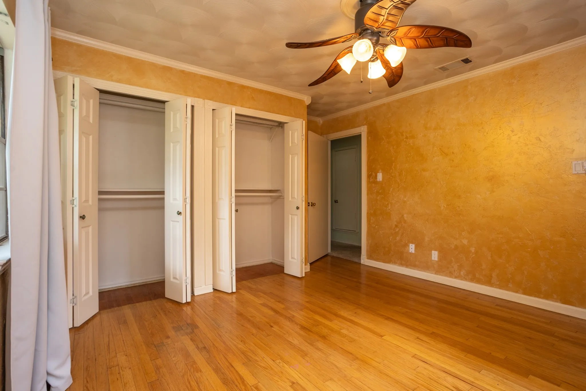 Single Family Residence For Sale in Dallas County , 410 E Mona Avenue, Duncanville, Texas 75137, 3 Bedroom, 2 Bathroom, 2 Garage spaces, 1,374 Sqft, built in 1964, mls#21287301, Real Estate Agent in Duncanville, Homes For Sale in Dallas county, Homes For Sale in Duncanville, Realtor in Duncanville Texas, Real Estate Brokerage Independent Realty Texas, Luminita Cordes Realtor