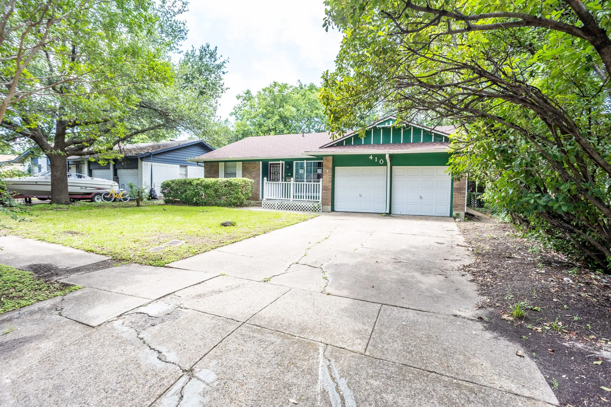 Single Family Residence For Sale in Dallas County , 410 E Mona Avenue, Duncanville, Texas 75137, 3 Bedroom, 2 Bathroom, 2 Garage spaces, 1,374 Sqft, built in 1964, mls#21287301, Real Estate Agent in Duncanville, Homes For Sale in Dallas county, Homes For Sale in Duncanville, Realtor in Duncanville Texas, Real Estate Brokerage Independent Realty Texas, Luminita Cordes Realtor