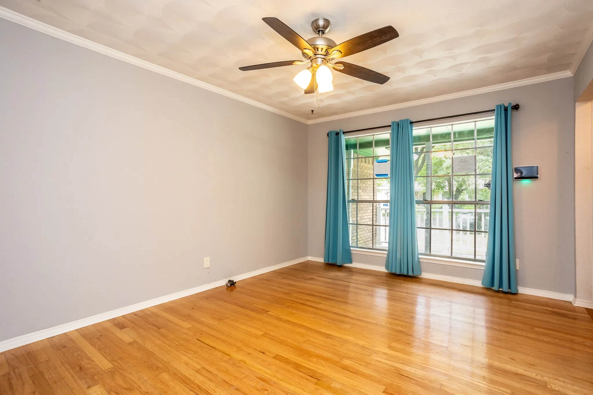 Single Family Residence For Sale in Dallas County , 410 E Mona Avenue, Duncanville, Texas 75137, 3 Bedroom, 2 Bathroom, 2 Garage spaces, 1,374 Sqft, built in 1964, mls#21287301, Real Estate Agent in Duncanville, Homes For Sale in Dallas county, Homes For Sale in Duncanville, Realtor in Duncanville Texas, Real Estate Brokerage Independent Realty Texas, Luminita Cordes Realtor