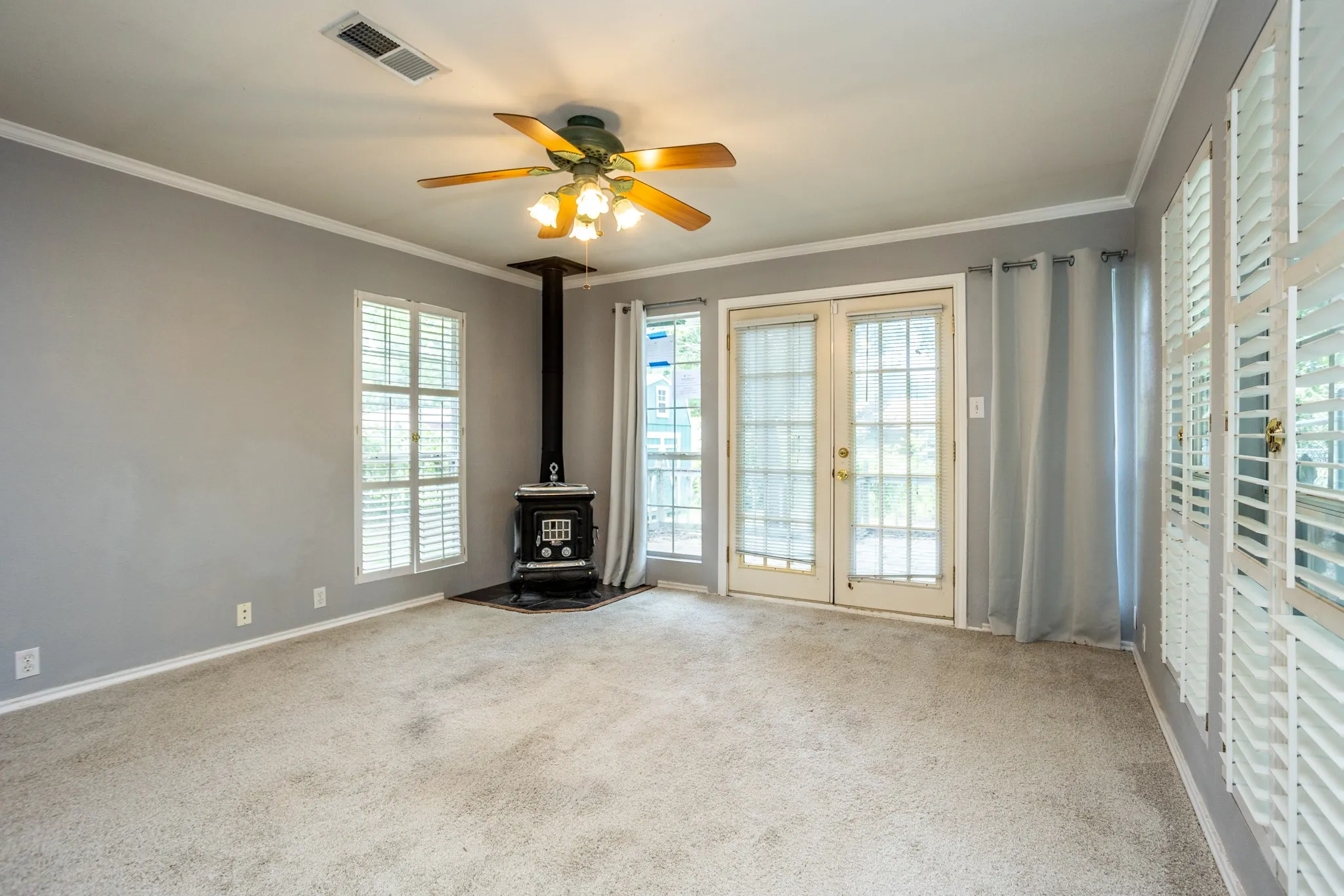 Single Family Residence For Sale in Dallas County , 410 E Mona Avenue, Duncanville, Texas 75137, 3 Bedroom, 2 Bathroom, 2 Garage spaces, 1,374 Sqft, built in 1964, mls#21287301, Real Estate Agent in Duncanville, Homes For Sale in Dallas county, Homes For Sale in Duncanville, Realtor in Duncanville Texas, Real Estate Brokerage Independent Realty Texas, Luminita Cordes Realtor