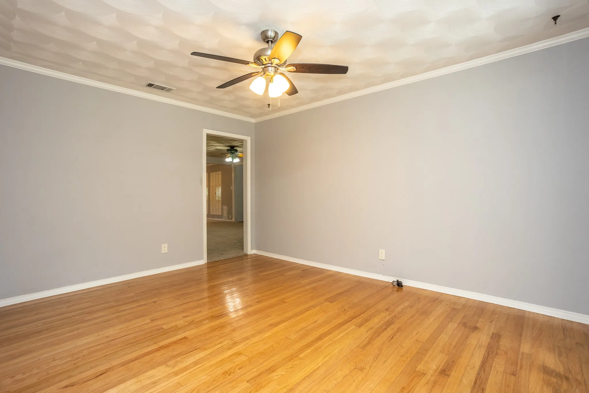 Single Family Residence For Sale in Dallas County , 410 E Mona Avenue, Duncanville, Texas 75137, 3 Bedroom, 2 Bathroom, 2 Garage spaces, 1,374 Sqft, built in 1964, mls#21287301, Real Estate Agent in Duncanville, Homes For Sale in Dallas county, Homes For Sale in Duncanville, Realtor in Duncanville Texas, Real Estate Brokerage Independent Realty Texas, Luminita Cordes Realtor