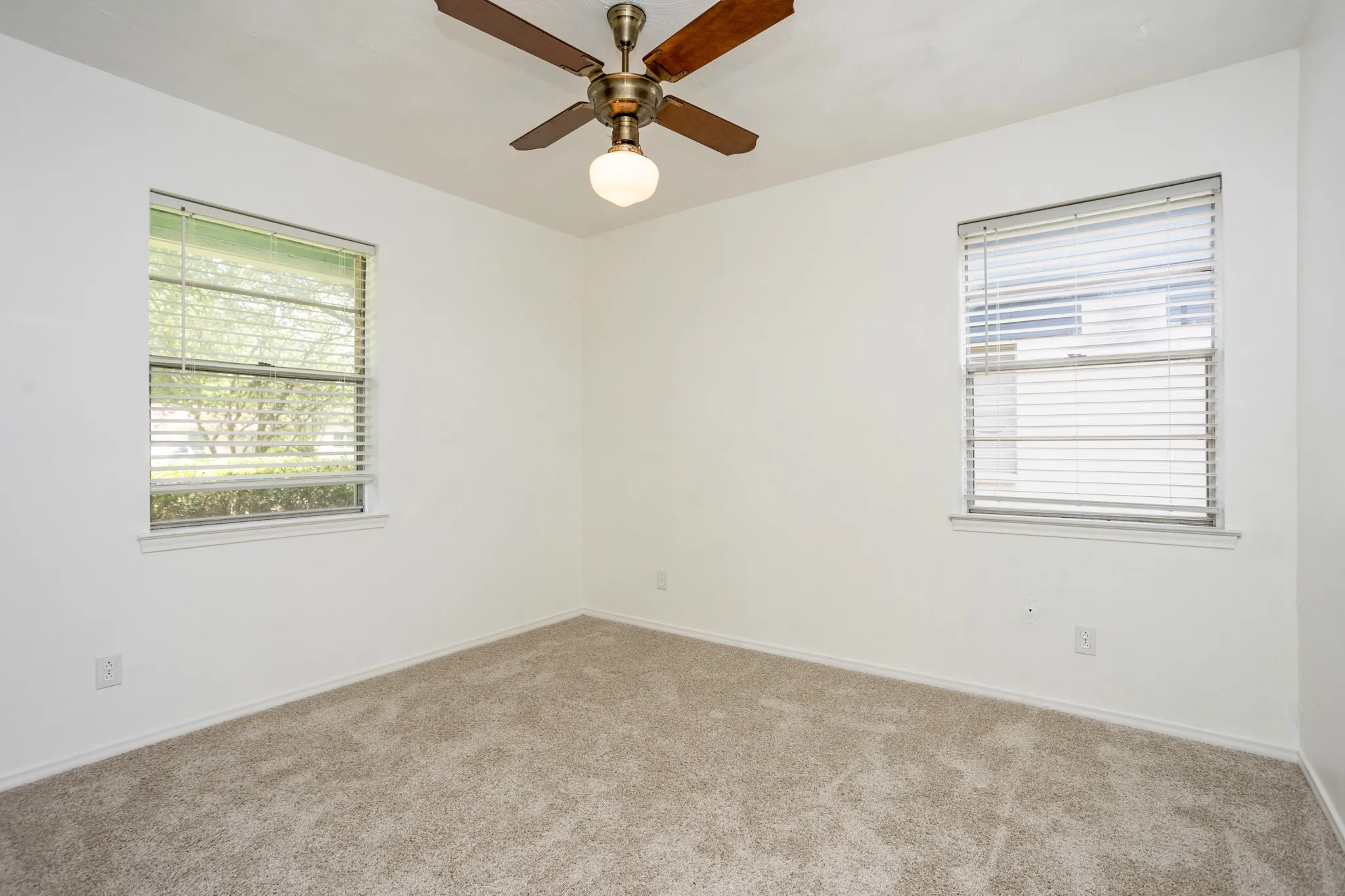 Single Family Residence For Sale in Dallas County , 410 E Mona Avenue, Duncanville, Texas 75137, 3 Bedroom, 2 Bathroom, 2 Garage spaces, 1,374 Sqft, built in 1964, mls#21287301, Real Estate Agent in Duncanville, Homes For Sale in Dallas county, Homes For Sale in Duncanville, Realtor in Duncanville Texas, Real Estate Brokerage Independent Realty Texas, Luminita Cordes Realtor