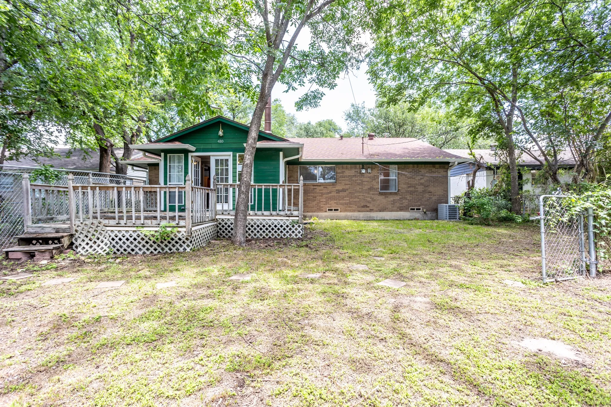 Single Family Residence For Sale in Dallas County , 410 E Mona Avenue, Duncanville, Texas 75137, 3 Bedroom, 2 Bathroom, 2 Garage spaces, 1,374 Sqft, built in 1964, mls#21287301, Real Estate Agent in Duncanville, Homes For Sale in Dallas county, Homes For Sale in Duncanville, Realtor in Duncanville Texas, Real Estate Brokerage Independent Realty Texas, Luminita Cordes Realtor