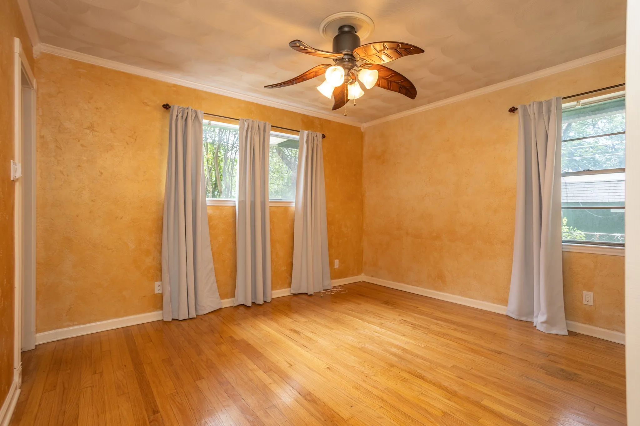 Single Family Residence For Sale in Dallas County , 410 E Mona Avenue, Duncanville, Texas 75137, 3 Bedroom, 2 Bathroom, 2 Garage spaces, 1,374 Sqft, built in 1964, mls#21287301, Real Estate Agent in Duncanville, Homes For Sale in Dallas county, Homes For Sale in Duncanville, Realtor in Duncanville Texas, Real Estate Brokerage Independent Realty Texas, Luminita Cordes Realtor