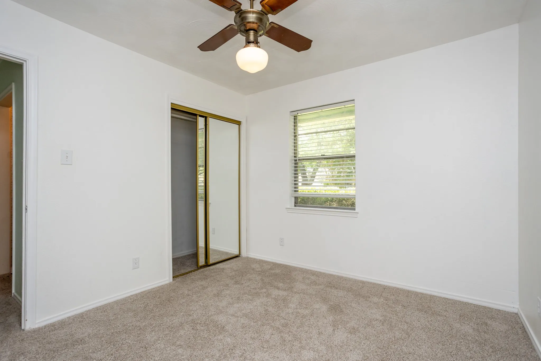Single Family Residence For Sale in Dallas County , 410 E Mona Avenue, Duncanville, Texas 75137, 3 Bedroom, 2 Bathroom, 2 Garage spaces, 1,374 Sqft, built in 1964, mls#21287301, Real Estate Agent in Duncanville, Homes For Sale in Dallas county, Homes For Sale in Duncanville, Realtor in Duncanville Texas, Real Estate Brokerage Independent Realty Texas, Luminita Cordes Realtor