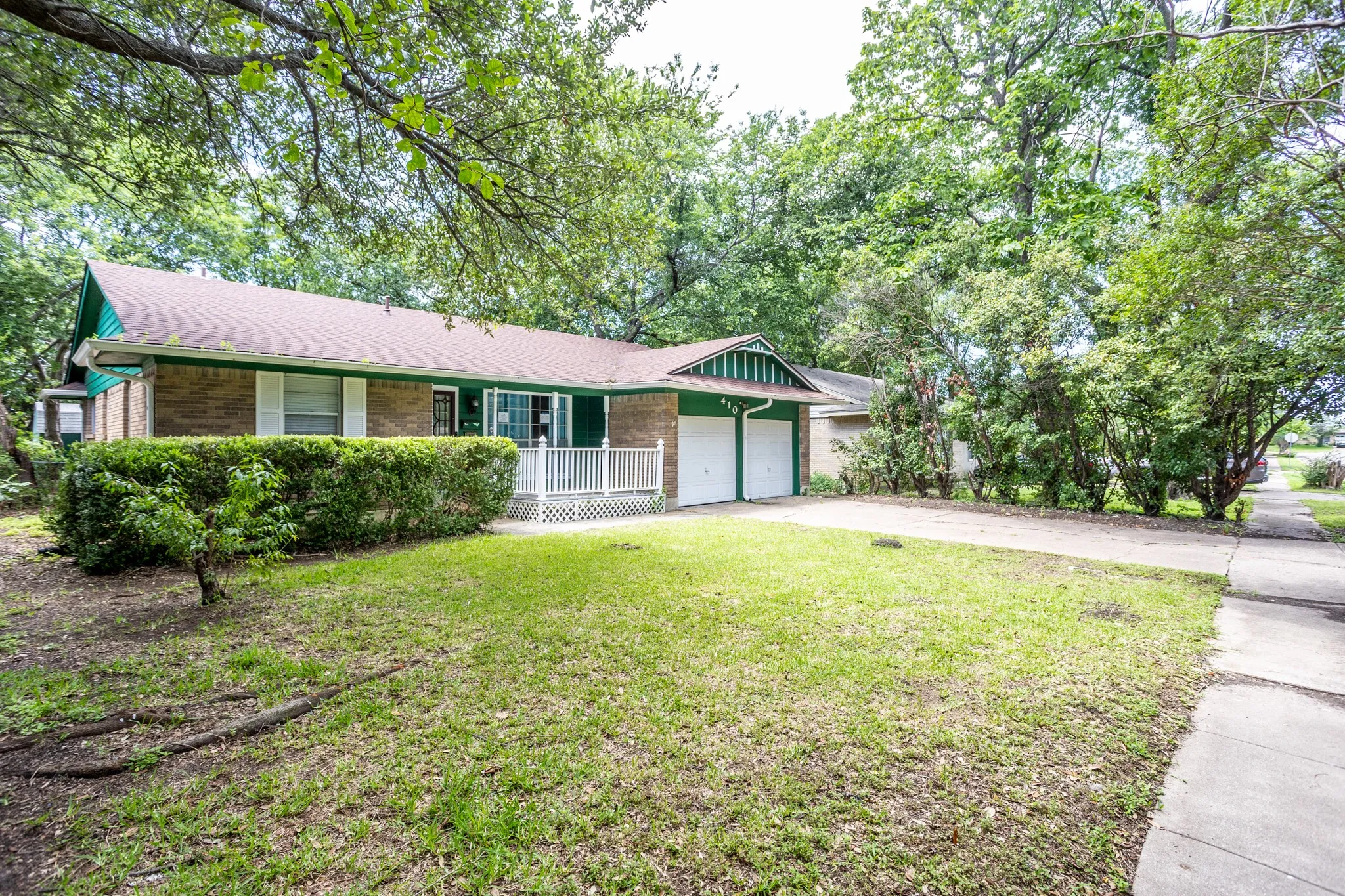 Single Family Residence For Sale in Dallas County , 410 E Mona Avenue, Duncanville, Texas 75137, 3 Bedroom, 2 Bathroom, 2 Garage spaces, 1,374 Sqft, built in 1964, mls#21287301, Real Estate Agent in Duncanville, Homes For Sale in Dallas county, Homes For Sale in Duncanville, Realtor in Duncanville Texas, Real Estate Brokerage Independent Realty Texas, Luminita Cordes Realtor
