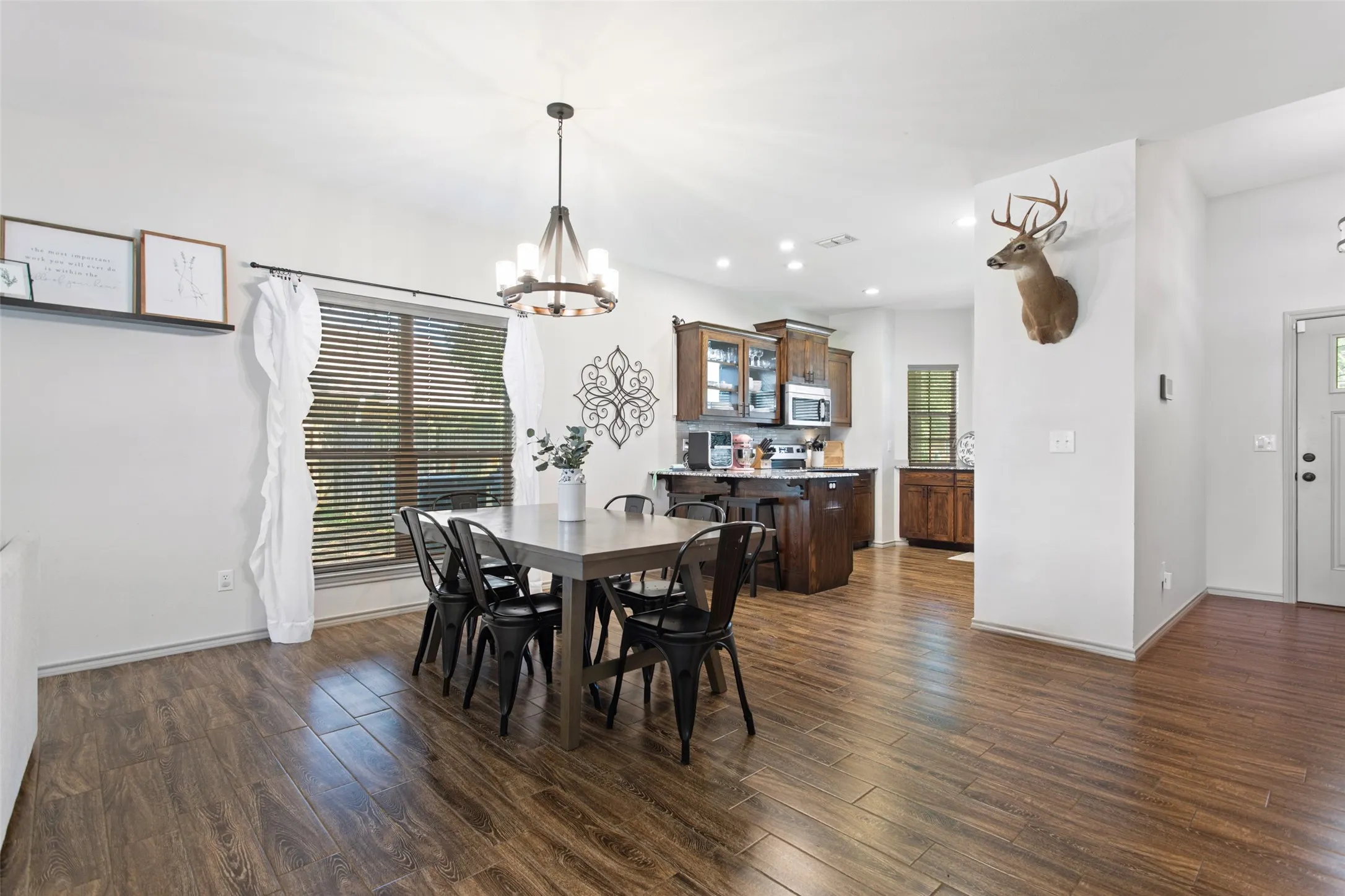 Single Family Residence For Sale in Smith County , 13835 County Road 4200, Lindale, Texas 75771, 2 Bedroom, 2 Bathroom, 2 Garage spaces, 1,542 Sqft, built in 2018, mls#21289191, Real Estate Agent in Lindale, Homes For Sale in Smith county, Homes For Sale in Lindale, Realtor in Lindale Texas, Real Estate Brokerage Independent Realty Texas, Luminita Cordes Realtor