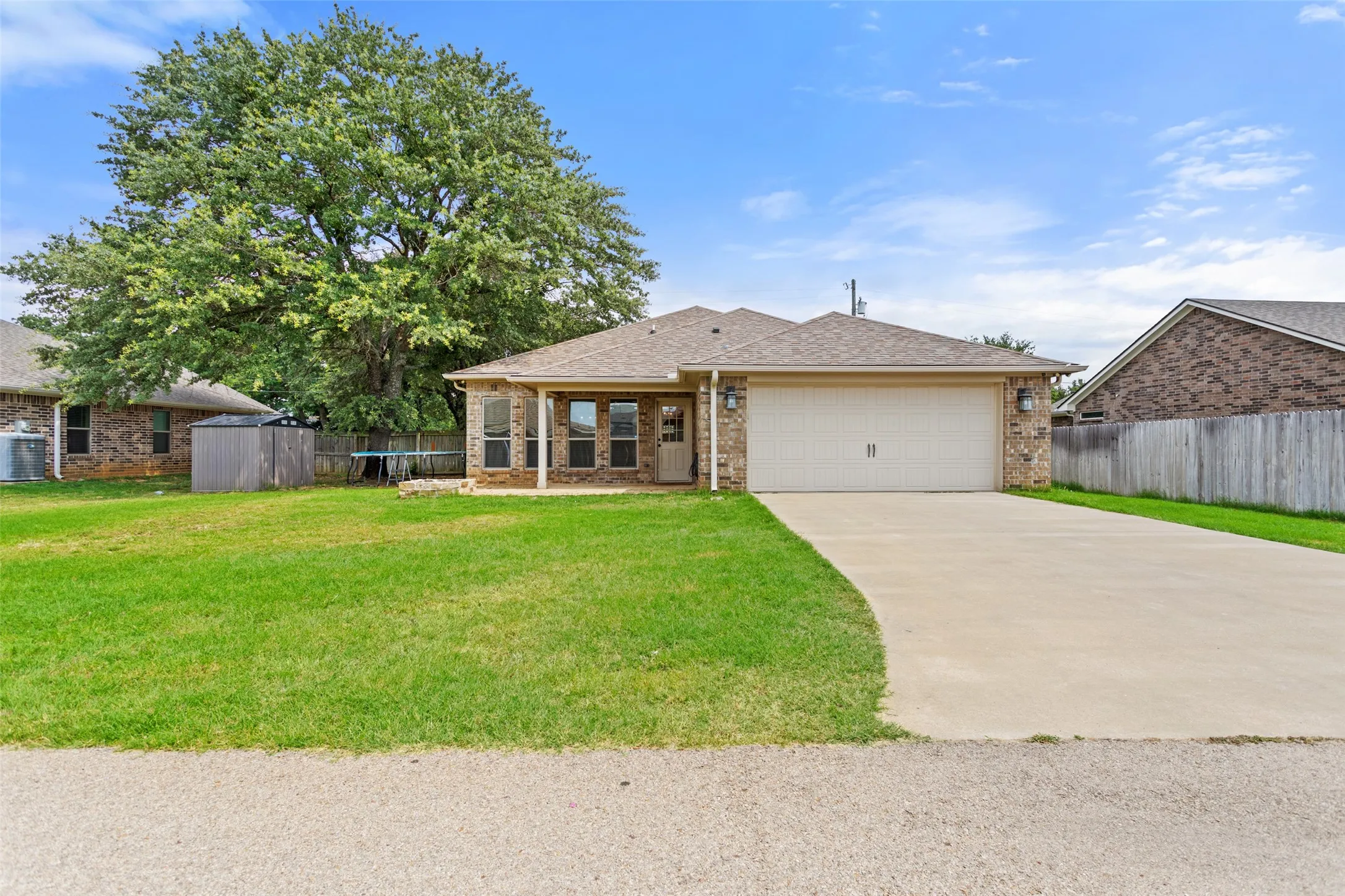 Single Family Residence For Sale in Smith County , 13835 County Road 4200, Lindale, Texas 75771, 2 Bedroom, 2 Bathroom, 2 Garage spaces, 1,542 Sqft, built in 2018, mls#21289191, Real Estate Agent in Lindale, Homes For Sale in Smith county, Homes For Sale in Lindale, Realtor in Lindale Texas, Real Estate Brokerage Independent Realty Texas, Luminita Cordes Realtor