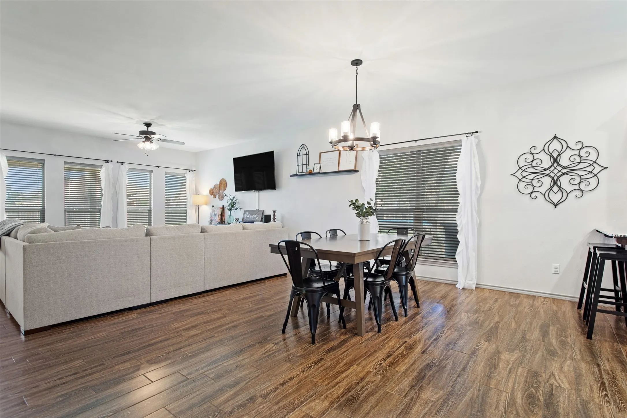 Single Family Residence For Sale in Smith County , 13835 County Road 4200, Lindale, Texas 75771, 2 Bedroom, 2 Bathroom, 2 Garage spaces, 1,542 Sqft, built in 2018, mls#21289191, Real Estate Agent in Lindale, Homes For Sale in Smith county, Homes For Sale in Lindale, Realtor in Lindale Texas, Real Estate Brokerage Independent Realty Texas, Luminita Cordes Realtor