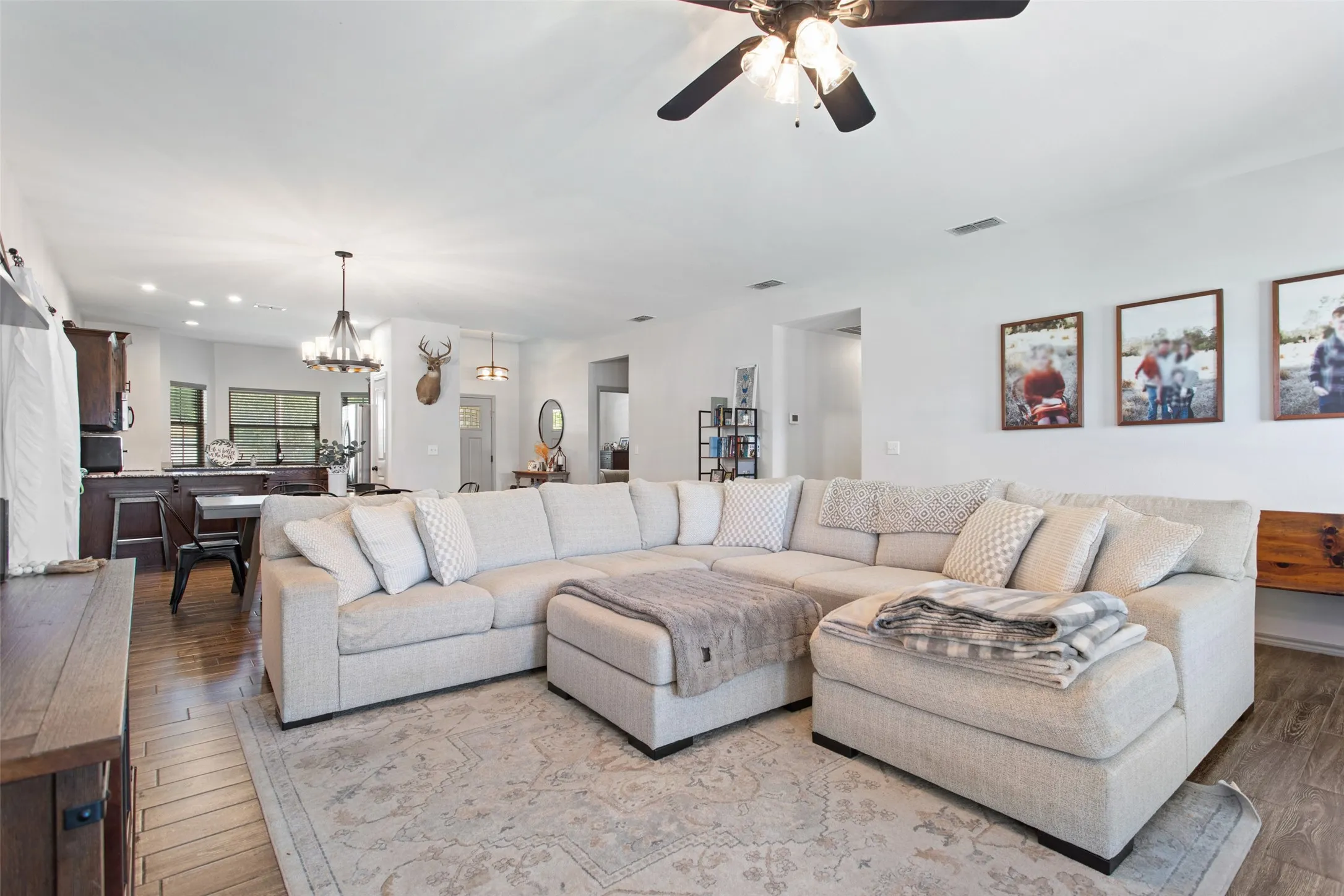 Single Family Residence For Sale in Smith County , 13835 County Road 4200, Lindale, Texas 75771, 2 Bedroom, 2 Bathroom, 2 Garage spaces, 1,542 Sqft, built in 2018, mls#21289191, Real Estate Agent in Lindale, Homes For Sale in Smith county, Homes For Sale in Lindale, Realtor in Lindale Texas, Real Estate Brokerage Independent Realty Texas, Luminita Cordes Realtor