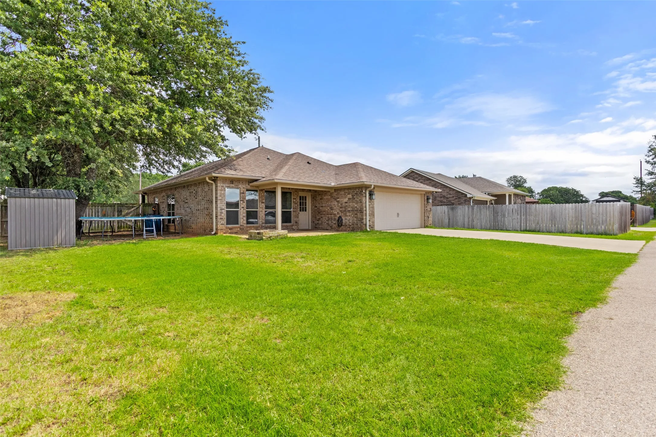 Single Family Residence For Sale in Smith County , 13835 County Road 4200, Lindale, Texas 75771, 2 Bedroom, 2 Bathroom, 2 Garage spaces, 1,542 Sqft, built in 2018, mls#21289191, Real Estate Agent in Lindale, Homes For Sale in Smith county, Homes For Sale in Lindale, Realtor in Lindale Texas, Real Estate Brokerage Independent Realty Texas, Luminita Cordes Realtor