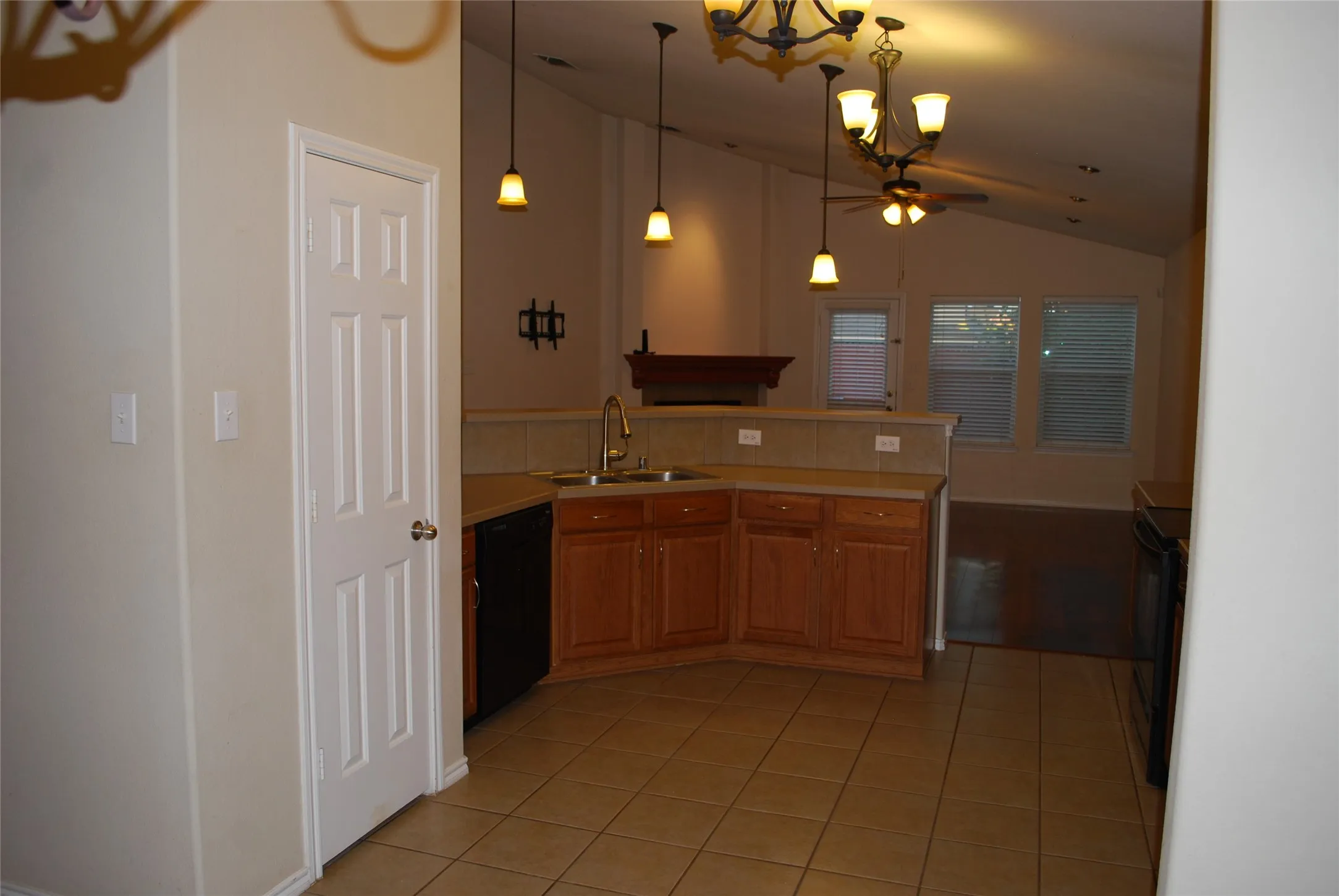 Single Family Residence For Rent in Denton County , 4713 Fox Sedge Lane, Denton, Texas 76208, 3 Bedroom, 2 Bathroom, 2 Garage spaces, 1,885 Sqft, built in 2005, mls#21289199, Real Estate Agent in Denton, Homes For Rent in Denton county, Homes For Rent in Denton, Realtor in Denton Texas, Real Estate Brokerage Independent Realty Texas, Luminita Cordes Realtor
