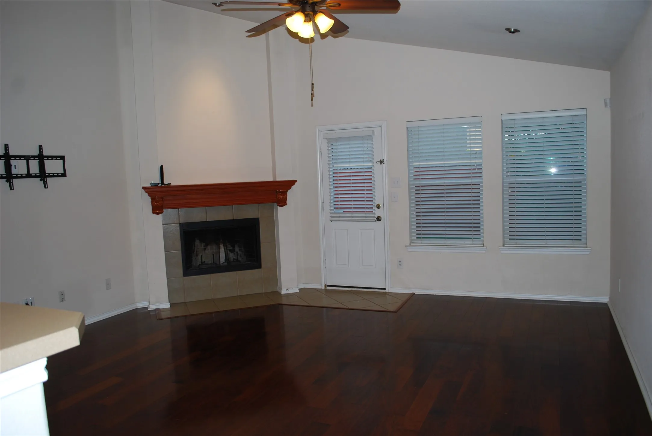 Single Family Residence For Rent in Denton County , 4713 Fox Sedge Lane, Denton, Texas 76208, 3 Bedroom, 2 Bathroom, 2 Garage spaces, 1,885 Sqft, built in 2005, mls#21289199, Real Estate Agent in Denton, Homes For Rent in Denton county, Homes For Rent in Denton, Realtor in Denton Texas, Real Estate Brokerage Independent Realty Texas, Luminita Cordes Realtor