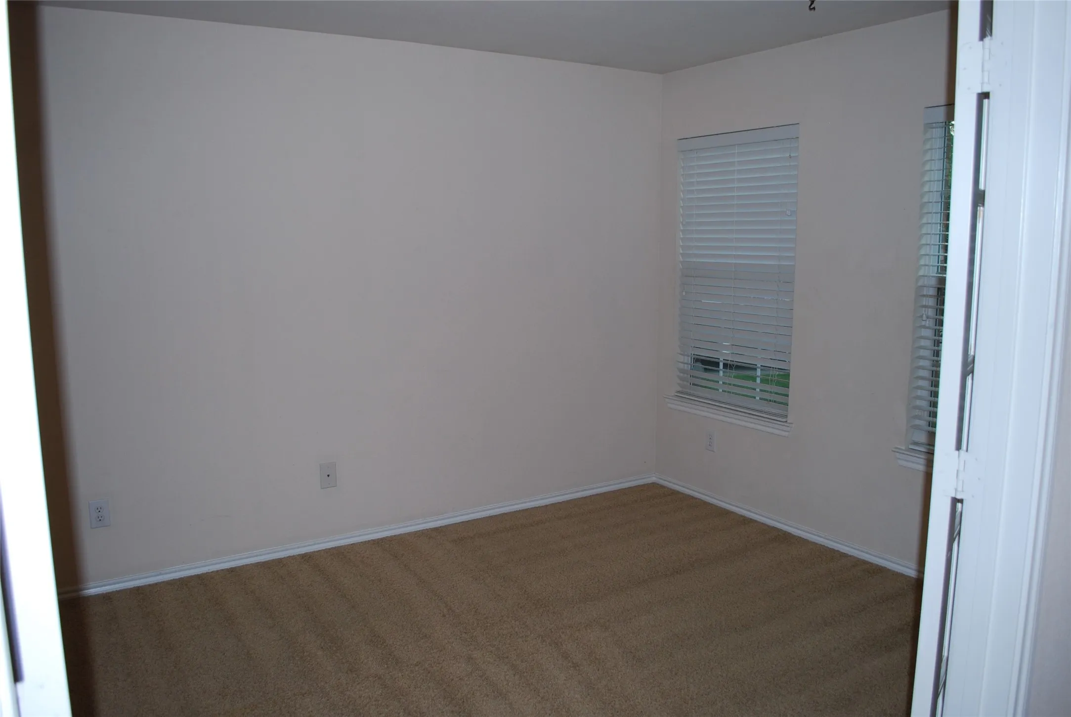 Single Family Residence For Rent in Denton County , 4713 Fox Sedge Lane, Denton, Texas 76208, 3 Bedroom, 2 Bathroom, 2 Garage spaces, 1,885 Sqft, built in 2005, mls#21289199, Real Estate Agent in Denton, Homes For Rent in Denton county, Homes For Rent in Denton, Realtor in Denton Texas, Real Estate Brokerage Independent Realty Texas, Luminita Cordes Realtor
