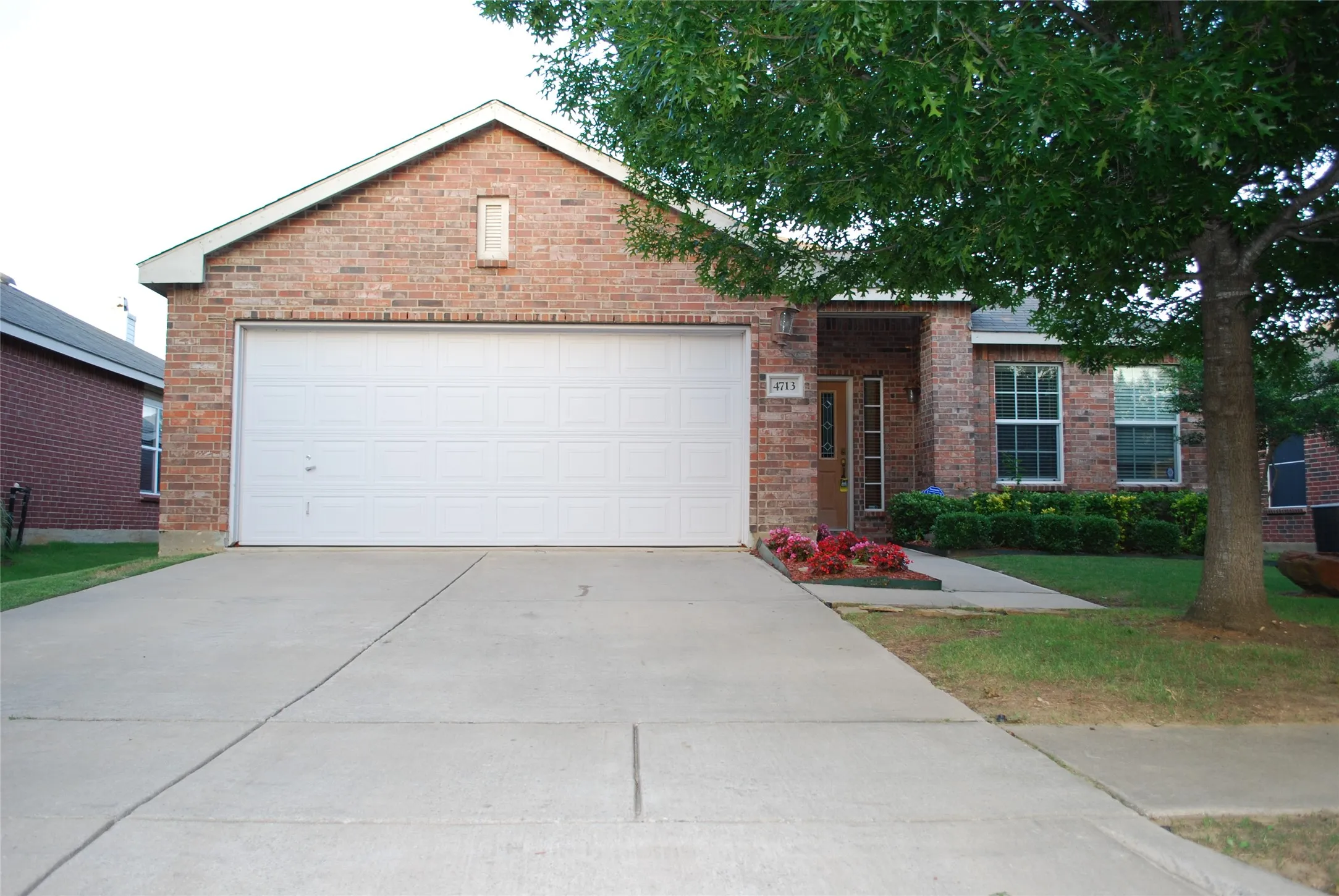 Single Family Residence For Rent in Denton County , 4713 Fox Sedge Lane, Denton, Texas 76208, 3 Bedroom, 2 Bathroom, 2 Garage spaces, 1,885 Sqft, built in 2005, mls#21289199, Real Estate Agent in Denton, Homes For Rent in Denton county, Homes For Rent in Denton, Realtor in Denton Texas, Real Estate Brokerage Independent Realty Texas, Luminita Cordes Realtor