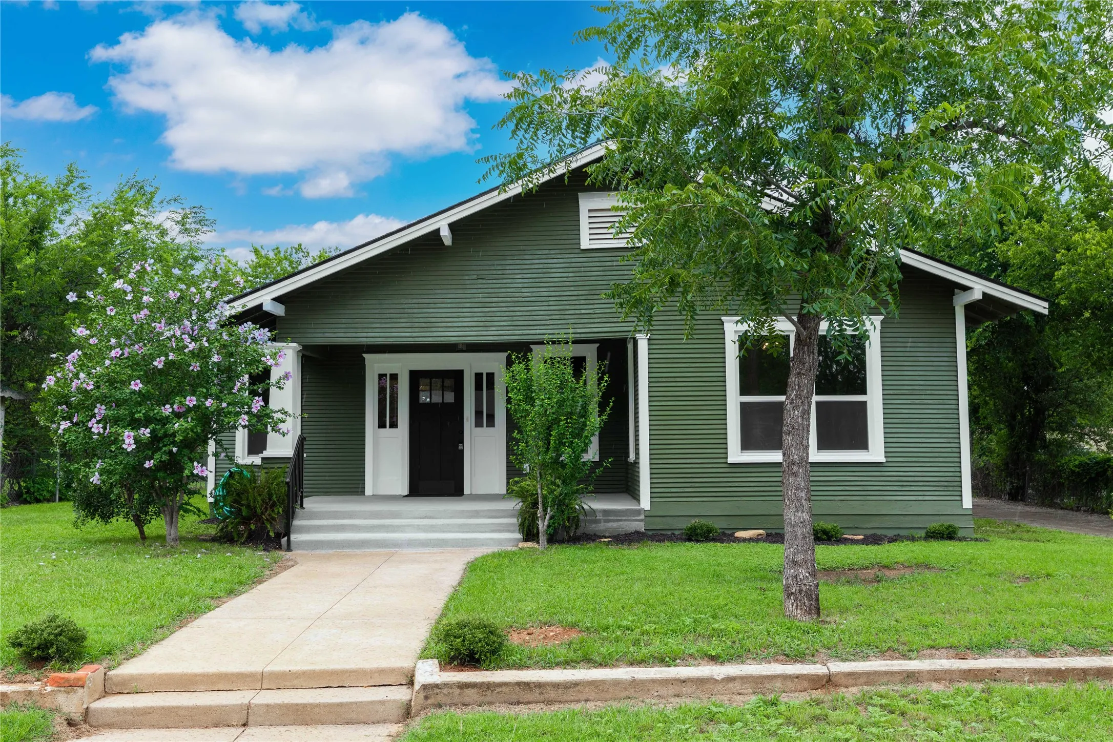 Single Family Residence For Sale in Brown County , 709 Avenue H, Brownwood, Texas 76801, 3 Bedroom, 1 Bathroom, Garage spaces, 1,454 Sqft, built in 0, mls#21288766, Real Estate Agent in Brownwood, Homes For Sale in Brown county, Homes For Sale in Brownwood, Realtor in Brownwood Texas, Real Estate Brokerage Independent Realty Texas, Luminita Cordes Realtor