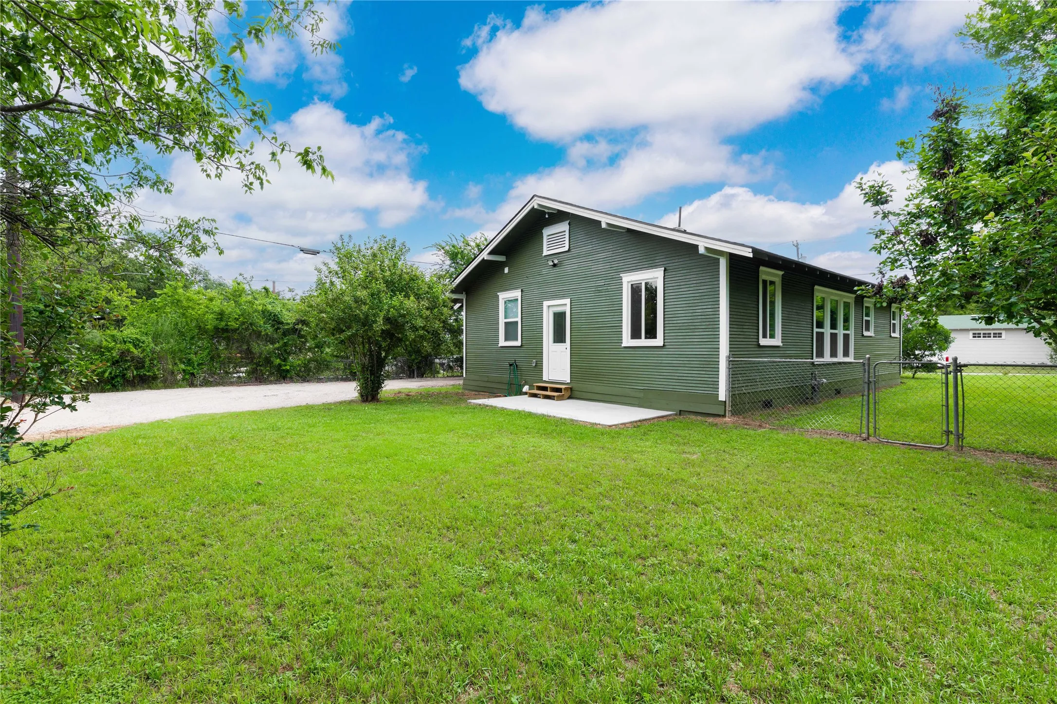 Single Family Residence For Sale in Brown County , 709 Avenue H, Brownwood, Texas 76801, 3 Bedroom, 1 Bathroom, Garage spaces, 1,454 Sqft, built in 0, mls#21288766, Real Estate Agent in Brownwood, Homes For Sale in Brown county, Homes For Sale in Brownwood, Realtor in Brownwood Texas, Real Estate Brokerage Independent Realty Texas, Luminita Cordes Realtor