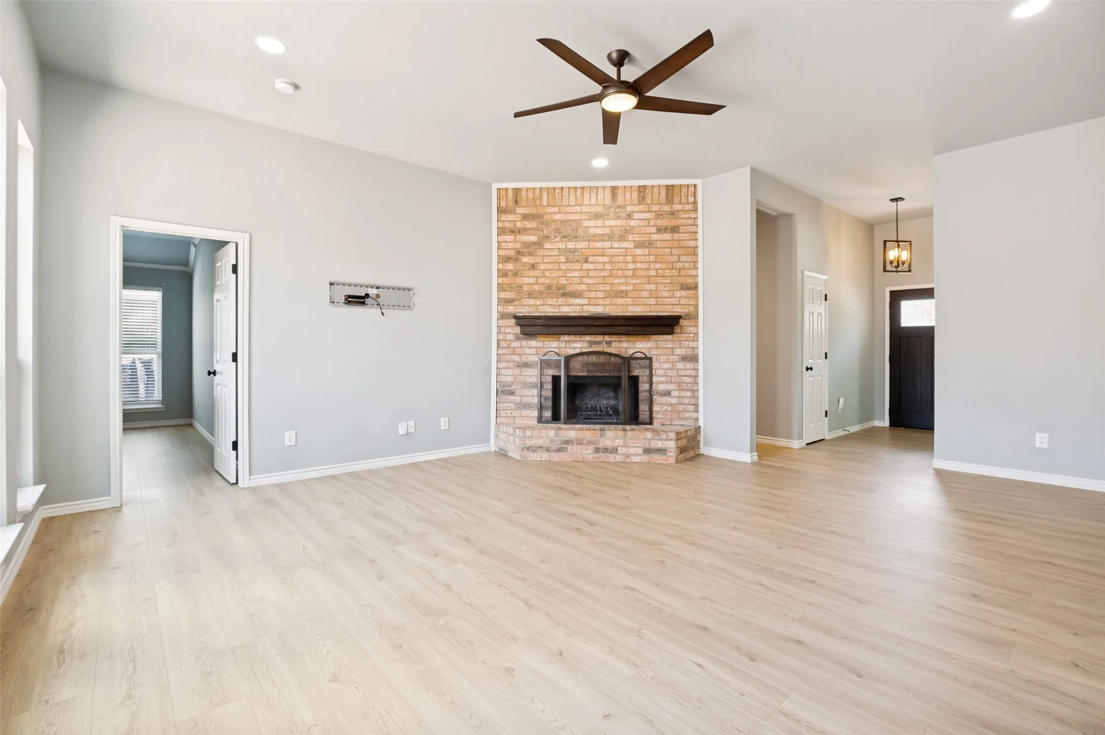Single Family Residence For Sale in Collin County , 1420 Greenwich Drive, Allen, Texas 75013, 4 Bedroom, 2 Bathroom, 2 Garage spaces, 2,217 Sqft, built in 2003, mls#21283747, Real Estate Agent in Allen, Homes For Sale in Collin county, Homes For Sale in Allen, Realtor in Allen Texas, Real Estate Brokerage Independent Realty Texas, Luminita Cordes Realtor