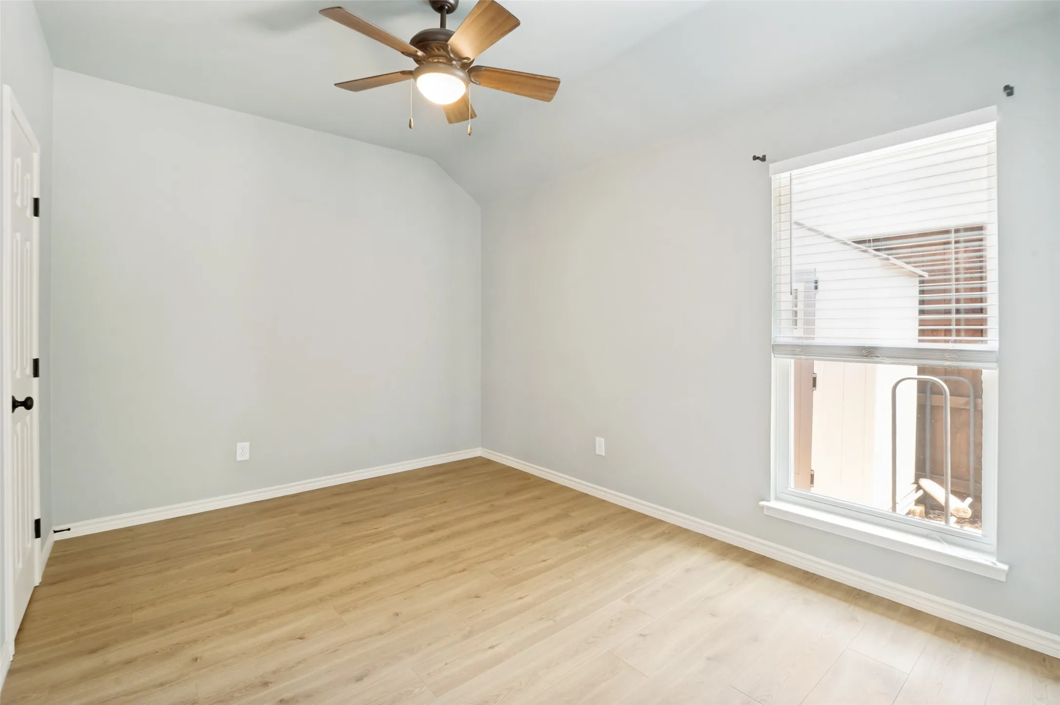 Single Family Residence For Sale in Collin County , 1420 Greenwich Drive, Allen, Texas 75013, 4 Bedroom, 2 Bathroom, 2 Garage spaces, 2,217 Sqft, built in 2003, mls#21283747, Real Estate Agent in Allen, Homes For Sale in Collin county, Homes For Sale in Allen, Realtor in Allen Texas, Real Estate Brokerage Independent Realty Texas, Luminita Cordes Realtor