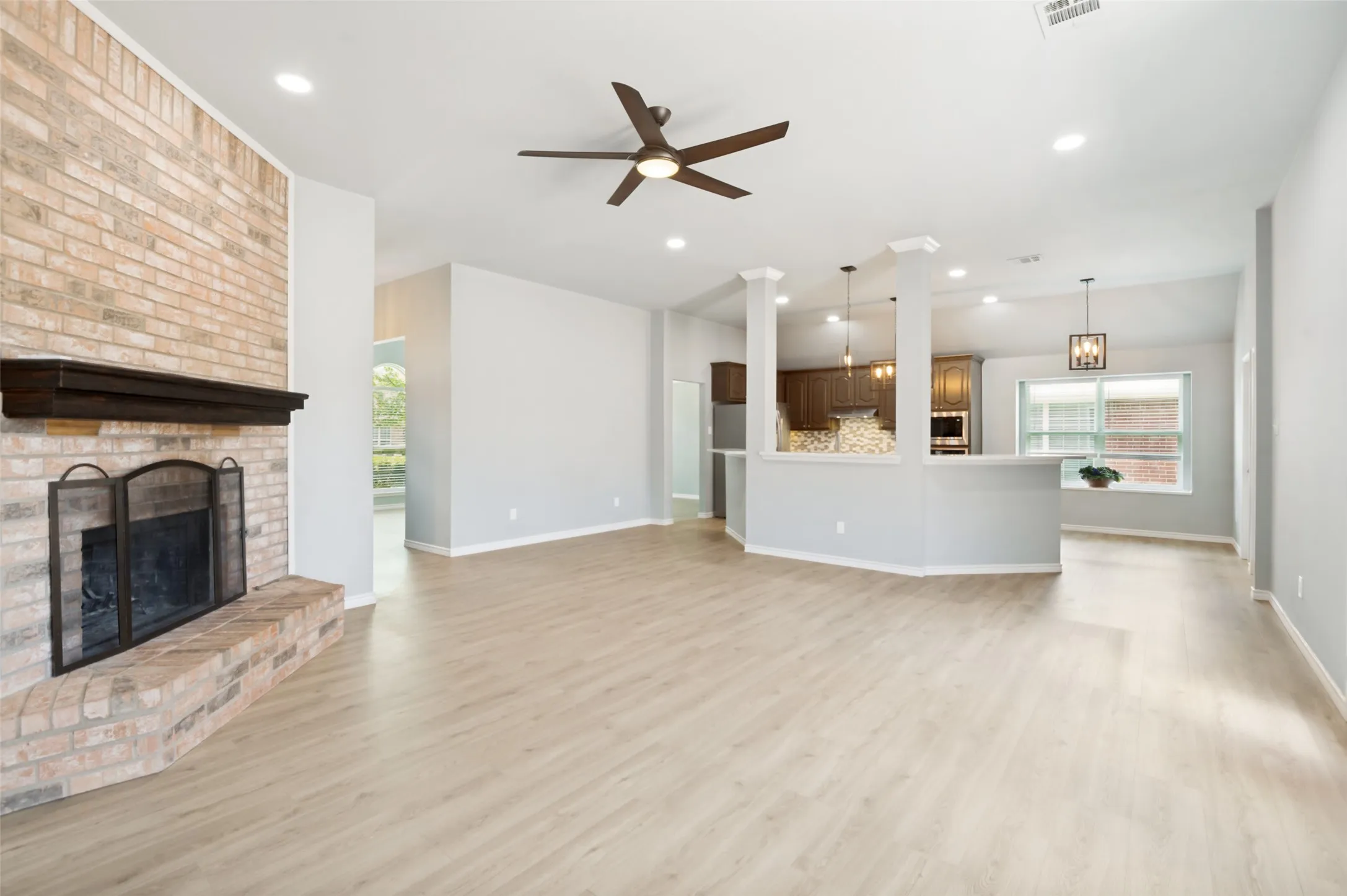 Single Family Residence For Sale in Collin County , 1420 Greenwich Drive, Allen, Texas 75013, 4 Bedroom, 2 Bathroom, 2 Garage spaces, 2,217 Sqft, built in 2003, mls#21283747, Real Estate Agent in Allen, Homes For Sale in Collin county, Homes For Sale in Allen, Realtor in Allen Texas, Real Estate Brokerage Independent Realty Texas, Luminita Cordes Realtor