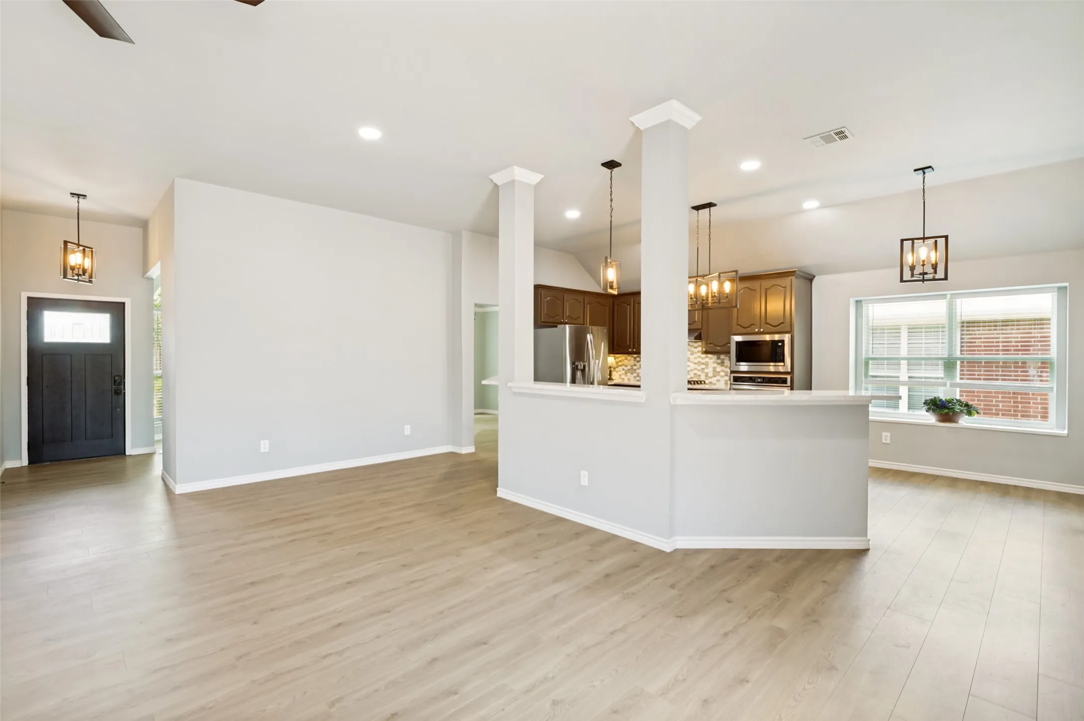 Single Family Residence For Sale in Collin County , 1420 Greenwich Drive, Allen, Texas 75013, 4 Bedroom, 2 Bathroom, 2 Garage spaces, 2,217 Sqft, built in 2003, mls#21283747, Real Estate Agent in Allen, Homes For Sale in Collin county, Homes For Sale in Allen, Realtor in Allen Texas, Real Estate Brokerage Independent Realty Texas, Luminita Cordes Realtor