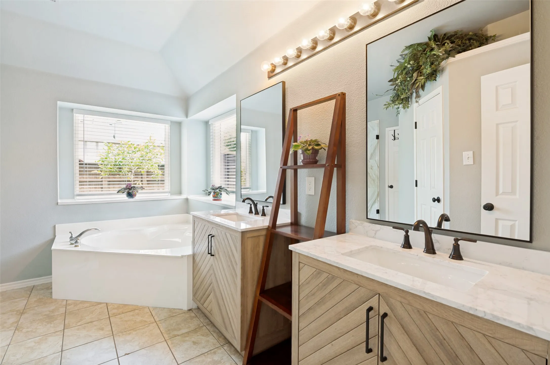 Single Family Residence For Sale in Collin County , 1420 Greenwich Drive, Allen, Texas 75013, 4 Bedroom, 2 Bathroom, 2 Garage spaces, 2,217 Sqft, built in 2003, mls#21283747, Real Estate Agent in Allen, Homes For Sale in Collin county, Homes For Sale in Allen, Realtor in Allen Texas, Real Estate Brokerage Independent Realty Texas, Luminita Cordes Realtor